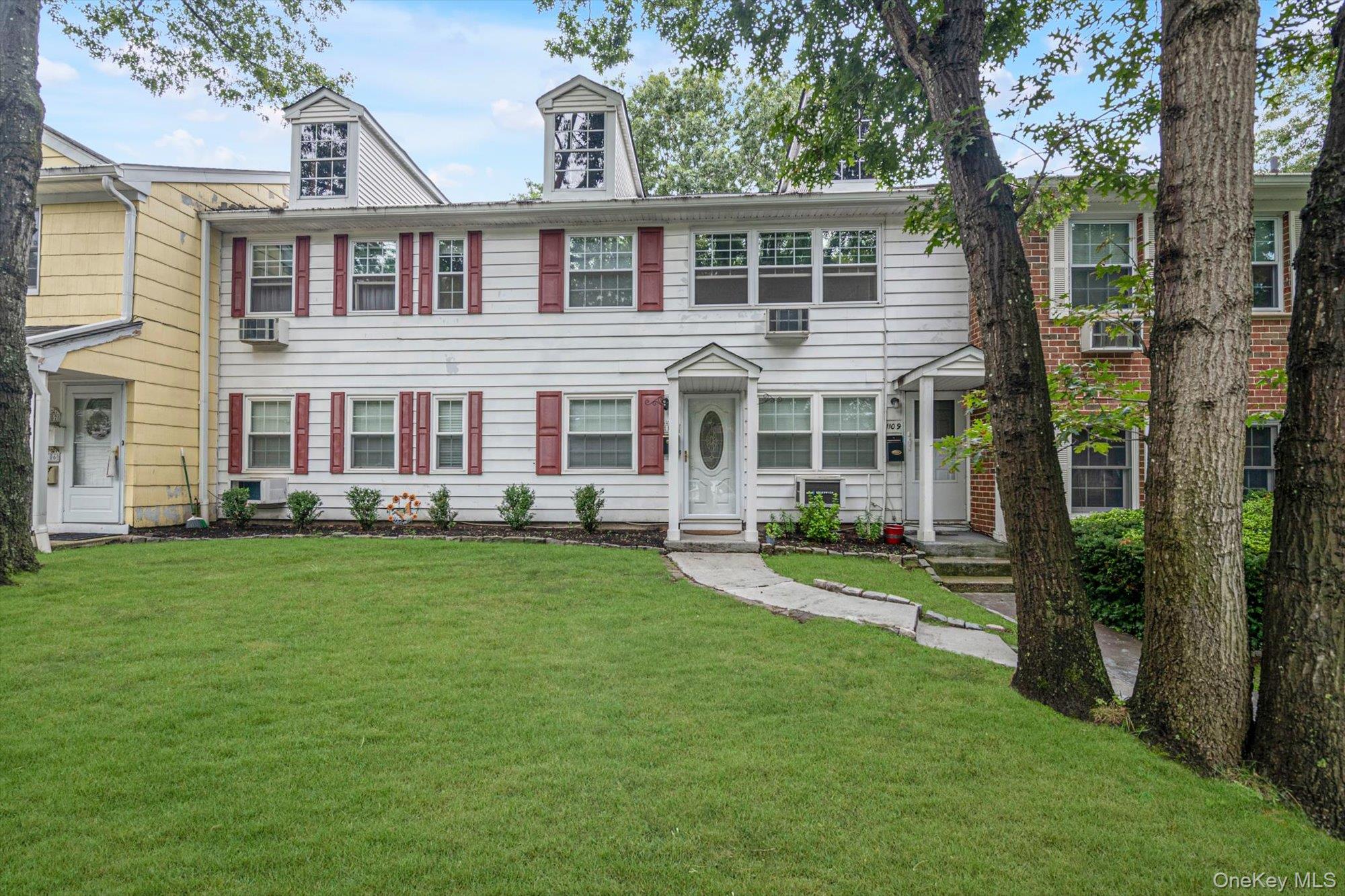 1108 Towne House Village — photo