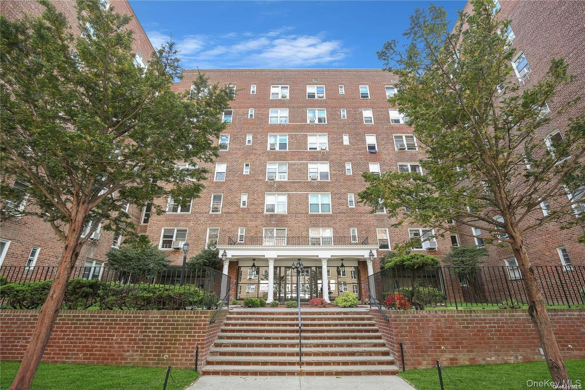 105-24 63 Drive 2P — photo