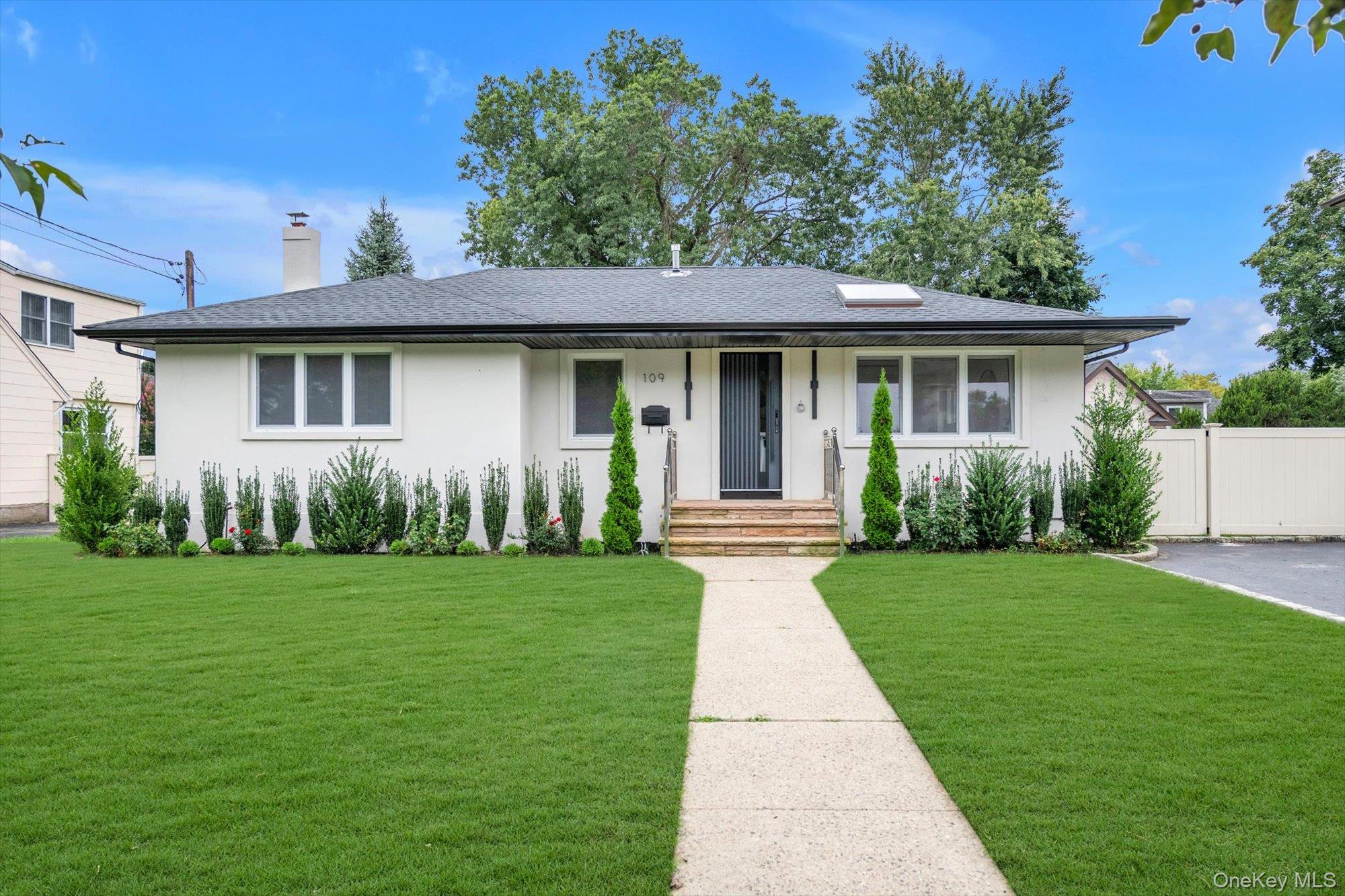 109 Nassau Drive — photo