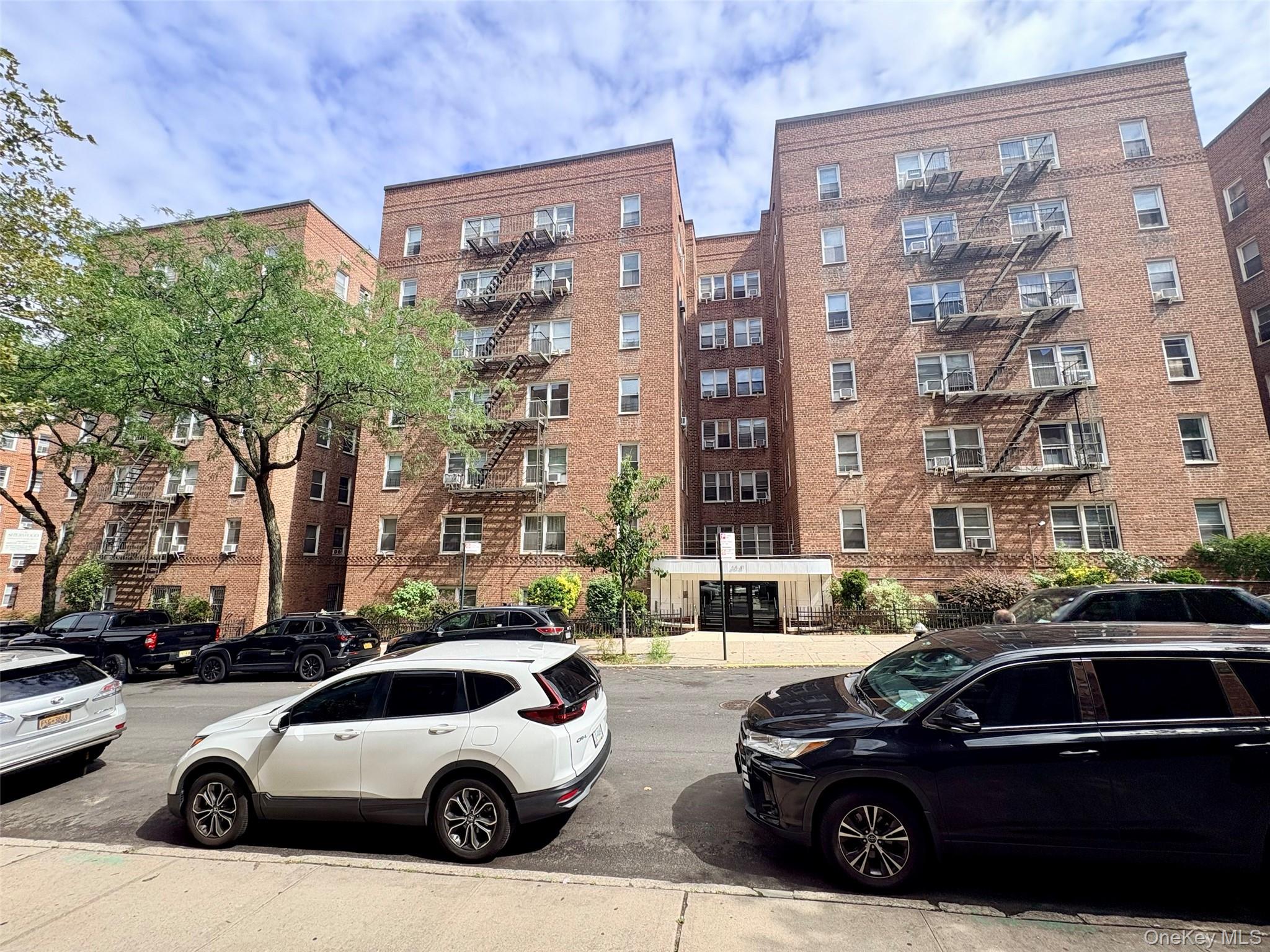 64-41 Saunders Street 605 — photo