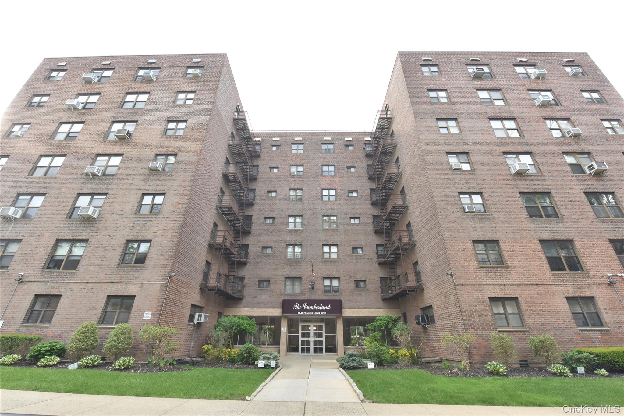 87-40 Francis Lewis a65 — photo