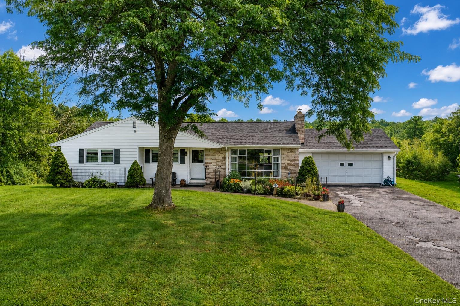 8250 Route 32 — photo