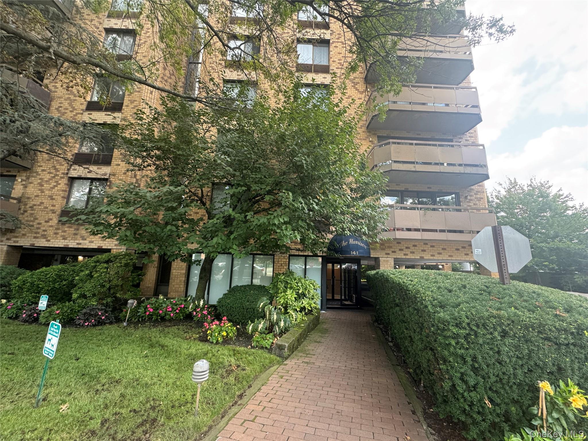 141 Great Neck Road 3F — photo