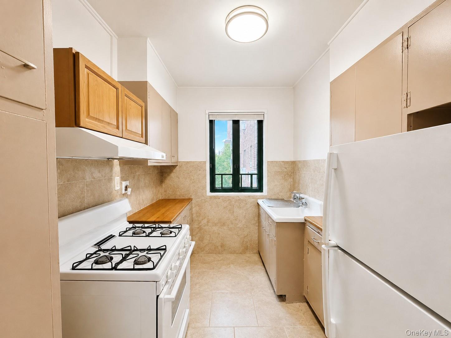 1569 Metropolitan Avenue 6I — photo