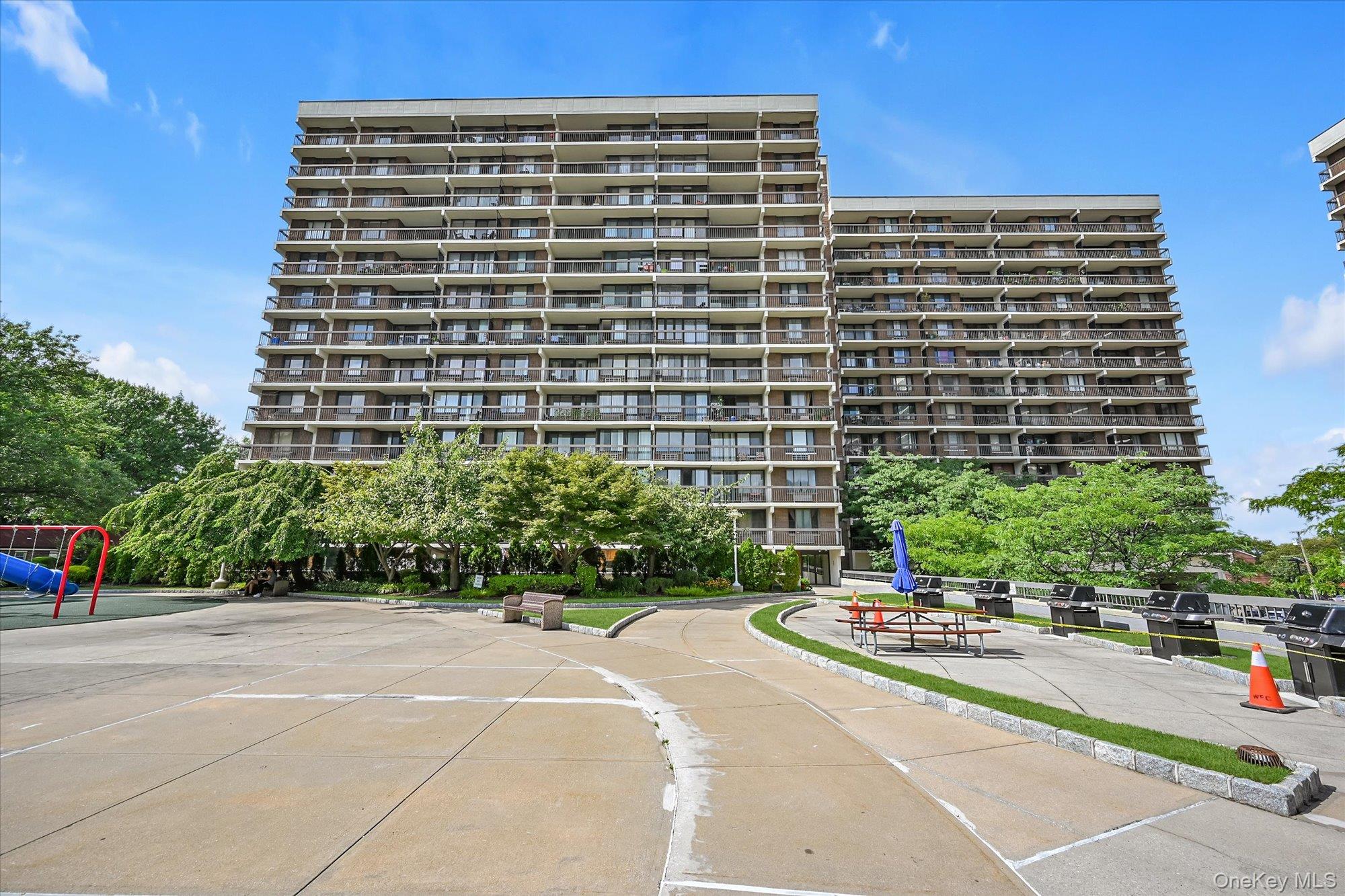 15038 Union Turnpike 8C — photo