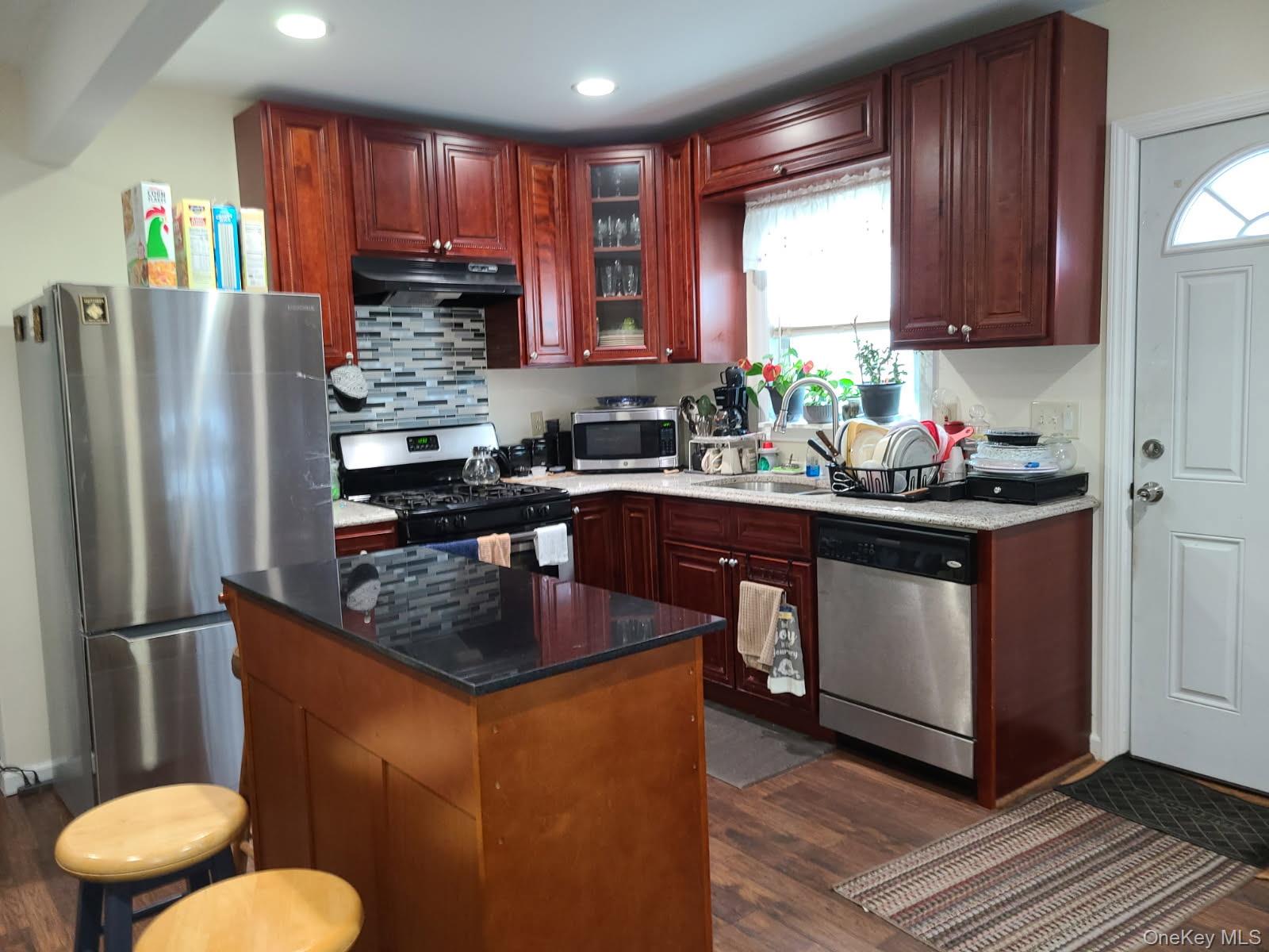 Home in Hempstead, NY 11550 — photo 2