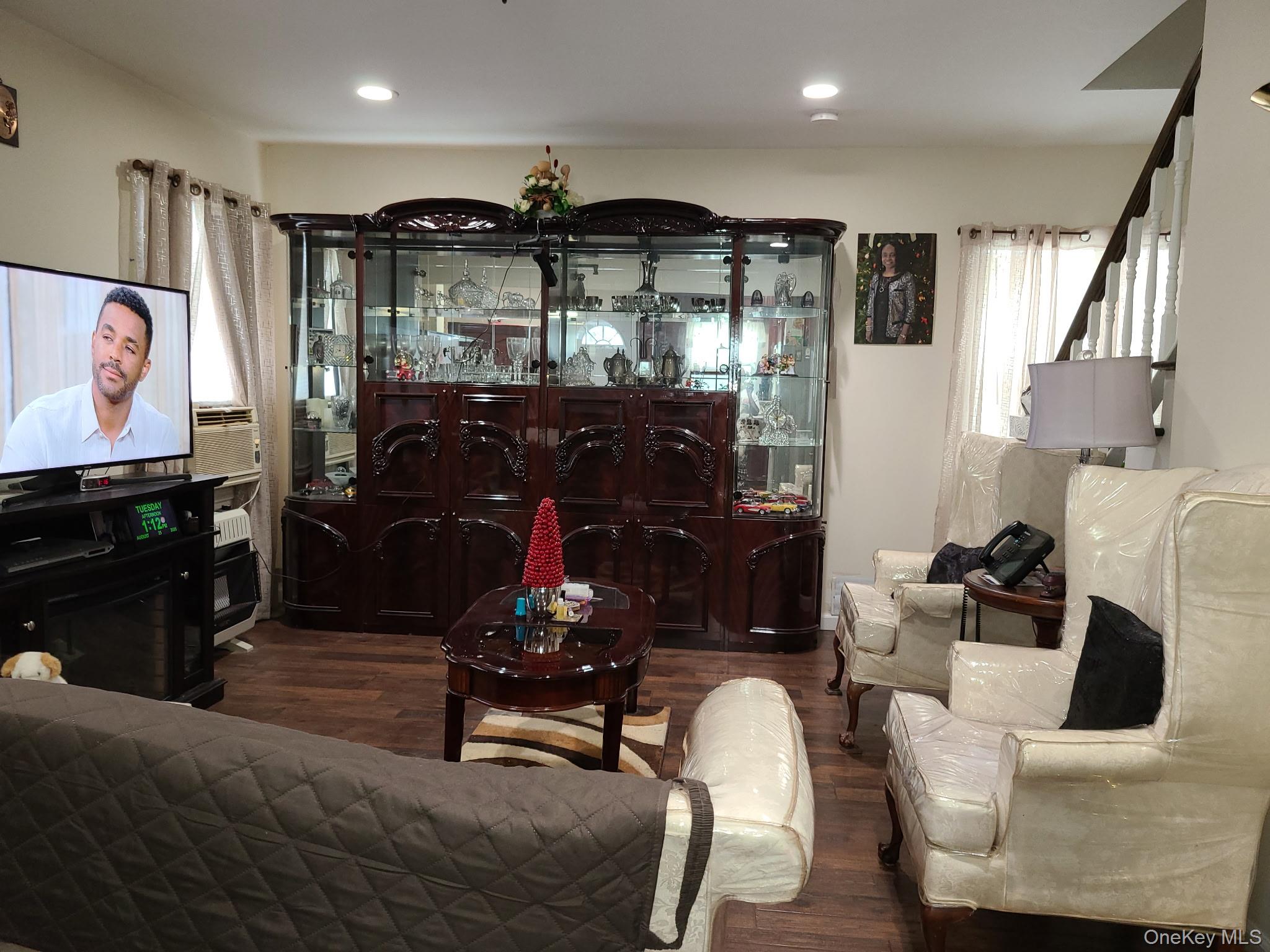 Home in Hempstead, NY 11550 — photo 3