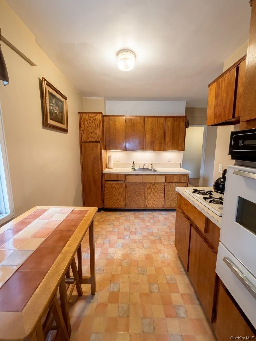 89-15 Parsons Blvd 4G — photo