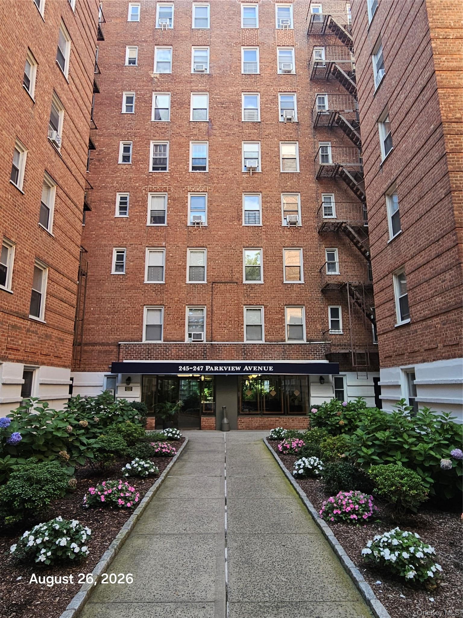 247 Parkview Avenue 5L — photo
