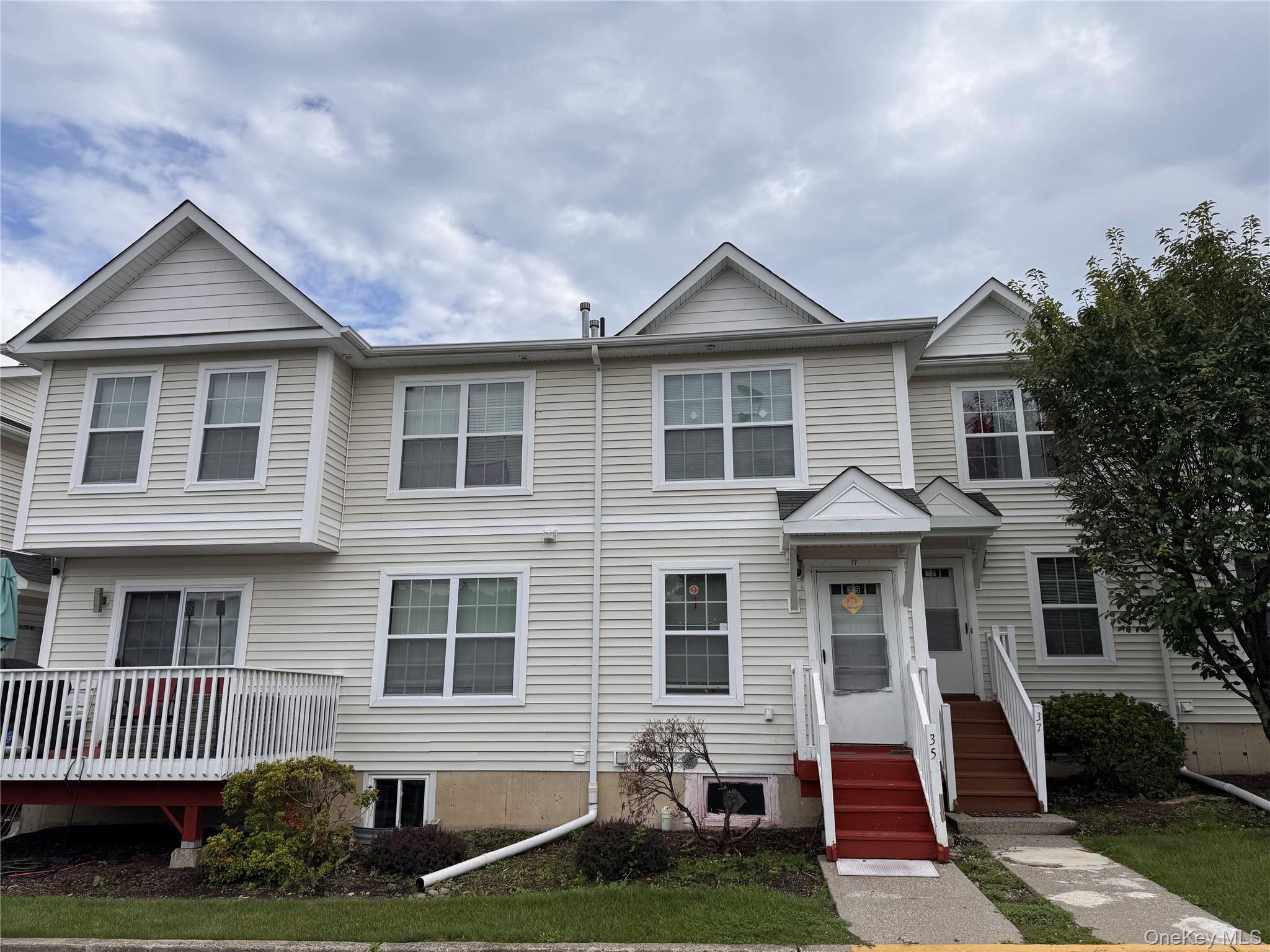 35 Lexington Way — photo