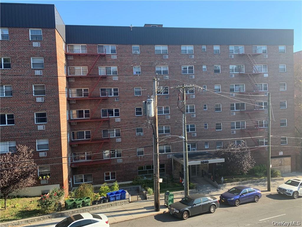 3240 Riverdale Avenue 3J — photo
