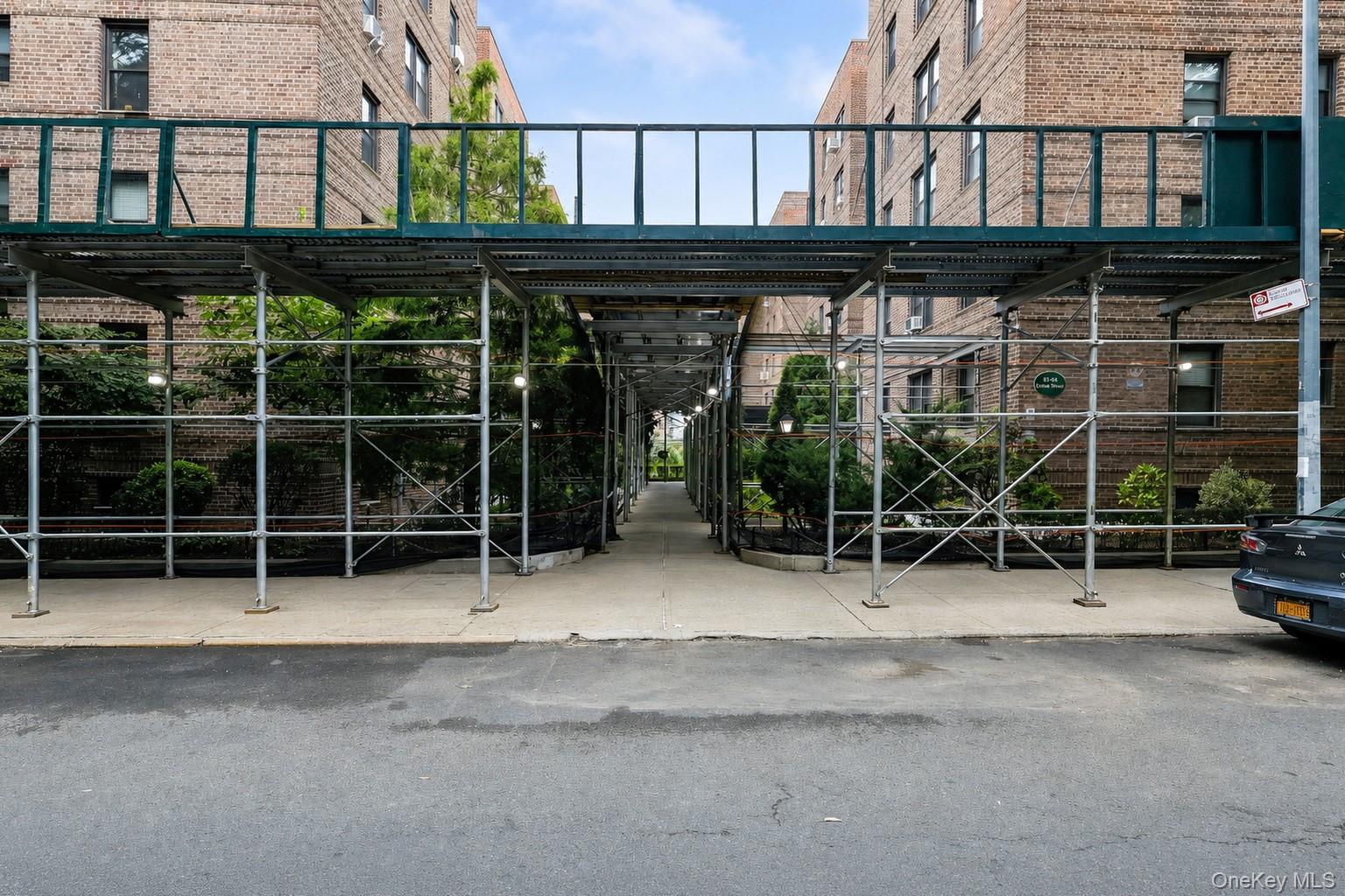 43-40 Union Street 4M — photo