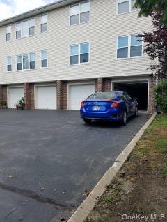 18 Deer Ct Drive Building 19 Unit 18 — photo