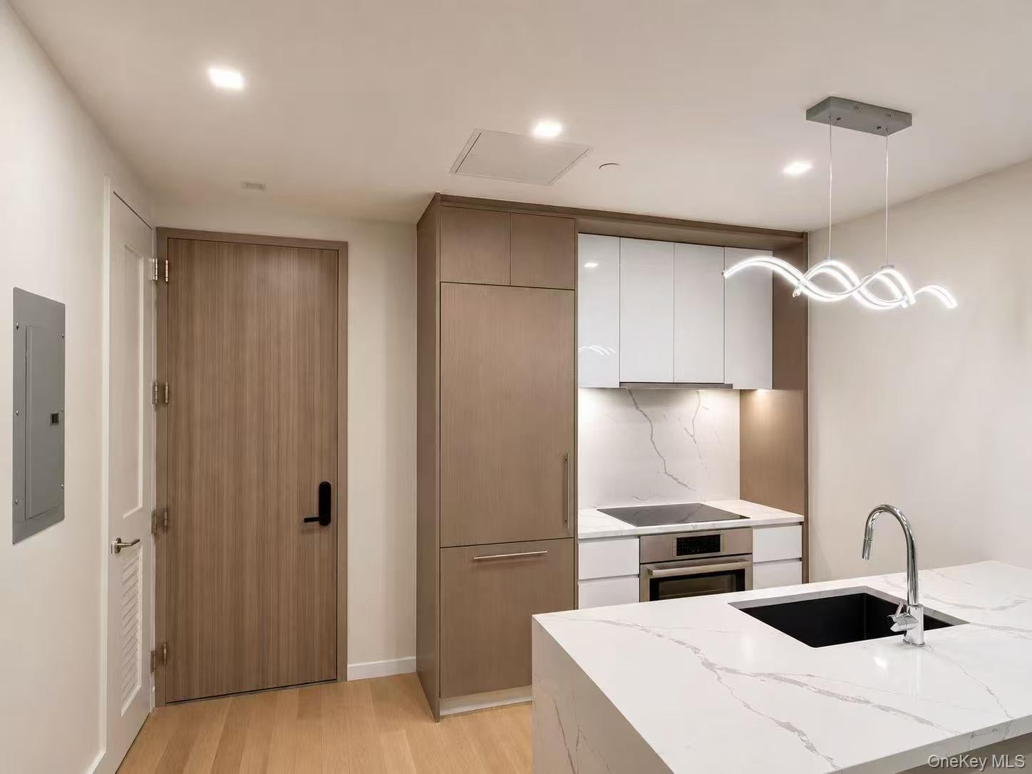45-30 Pearson Street 15B — photo