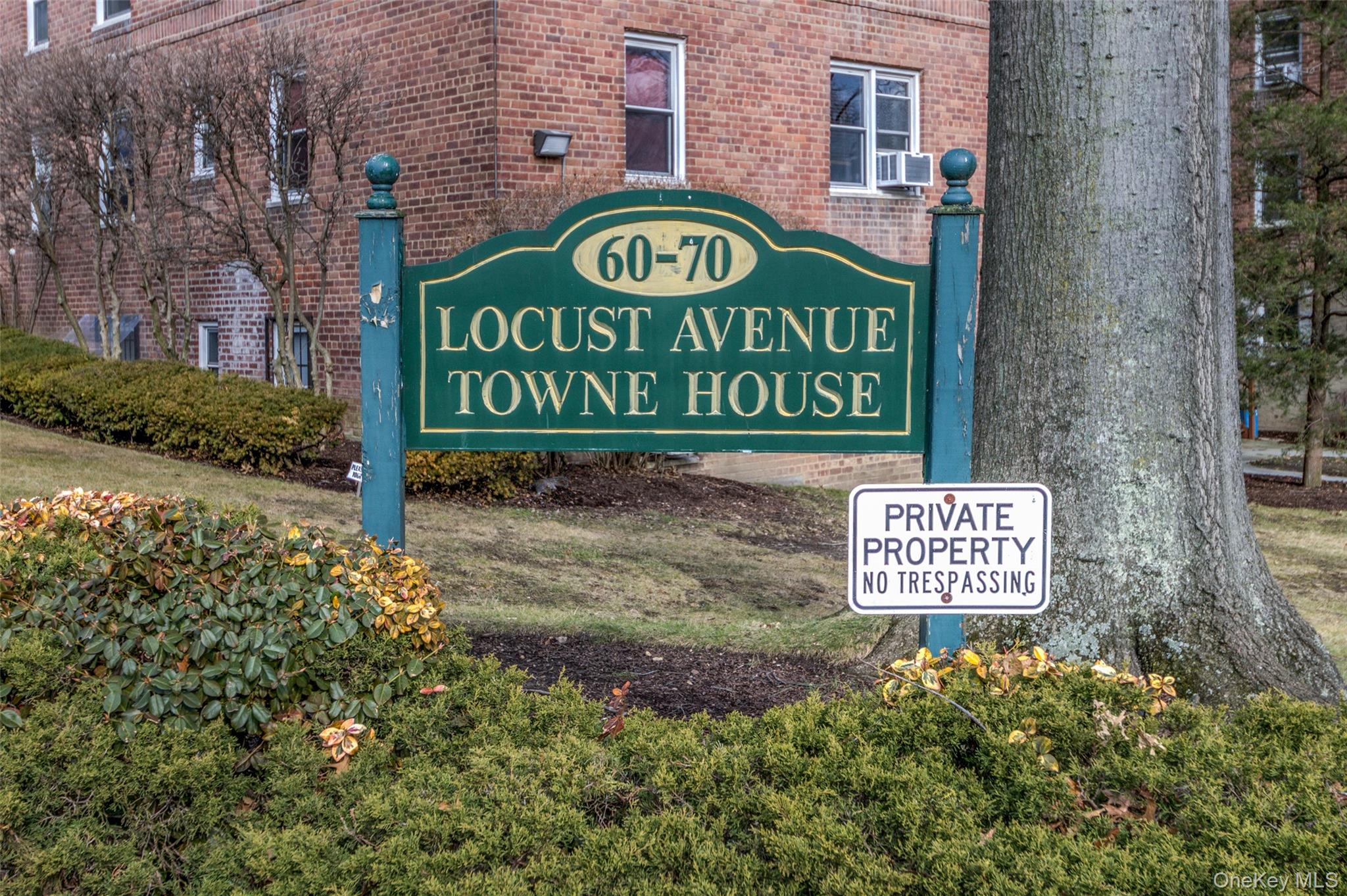 70 Locust B405 — photo