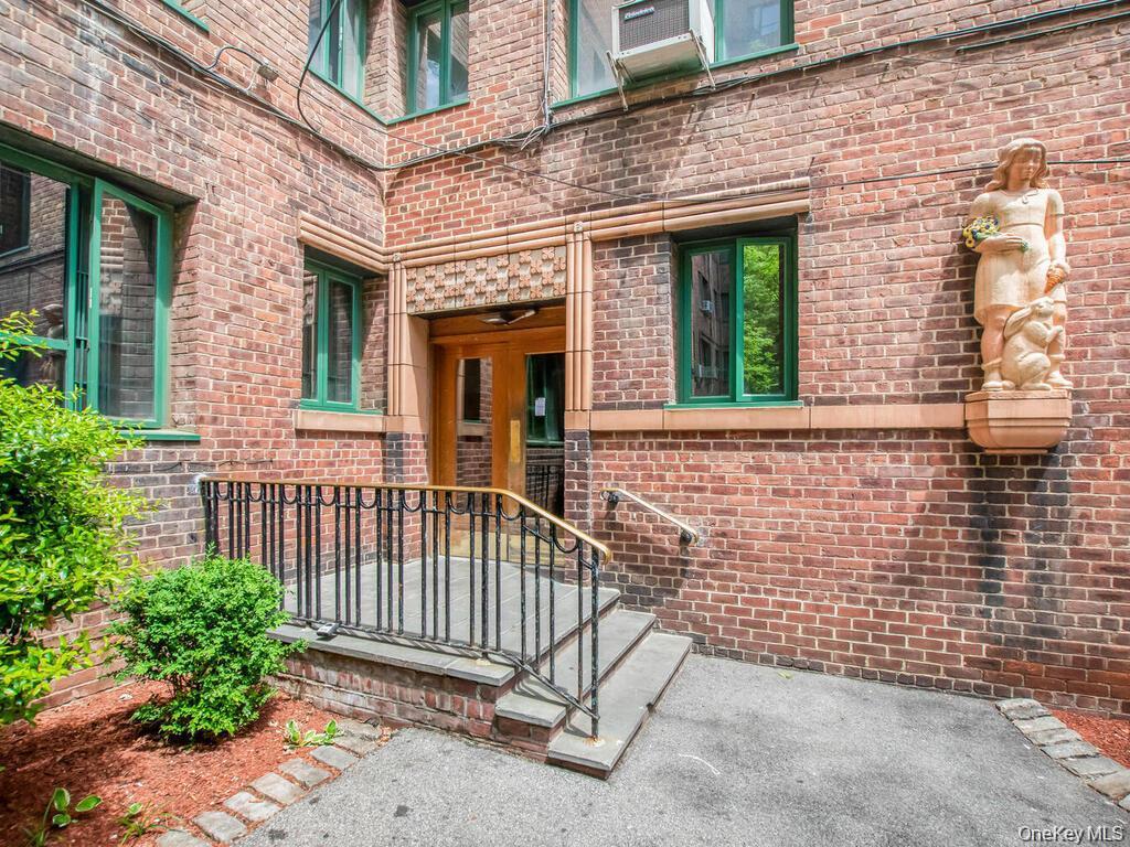 1503 Metropolitan Avenue 6E — photo