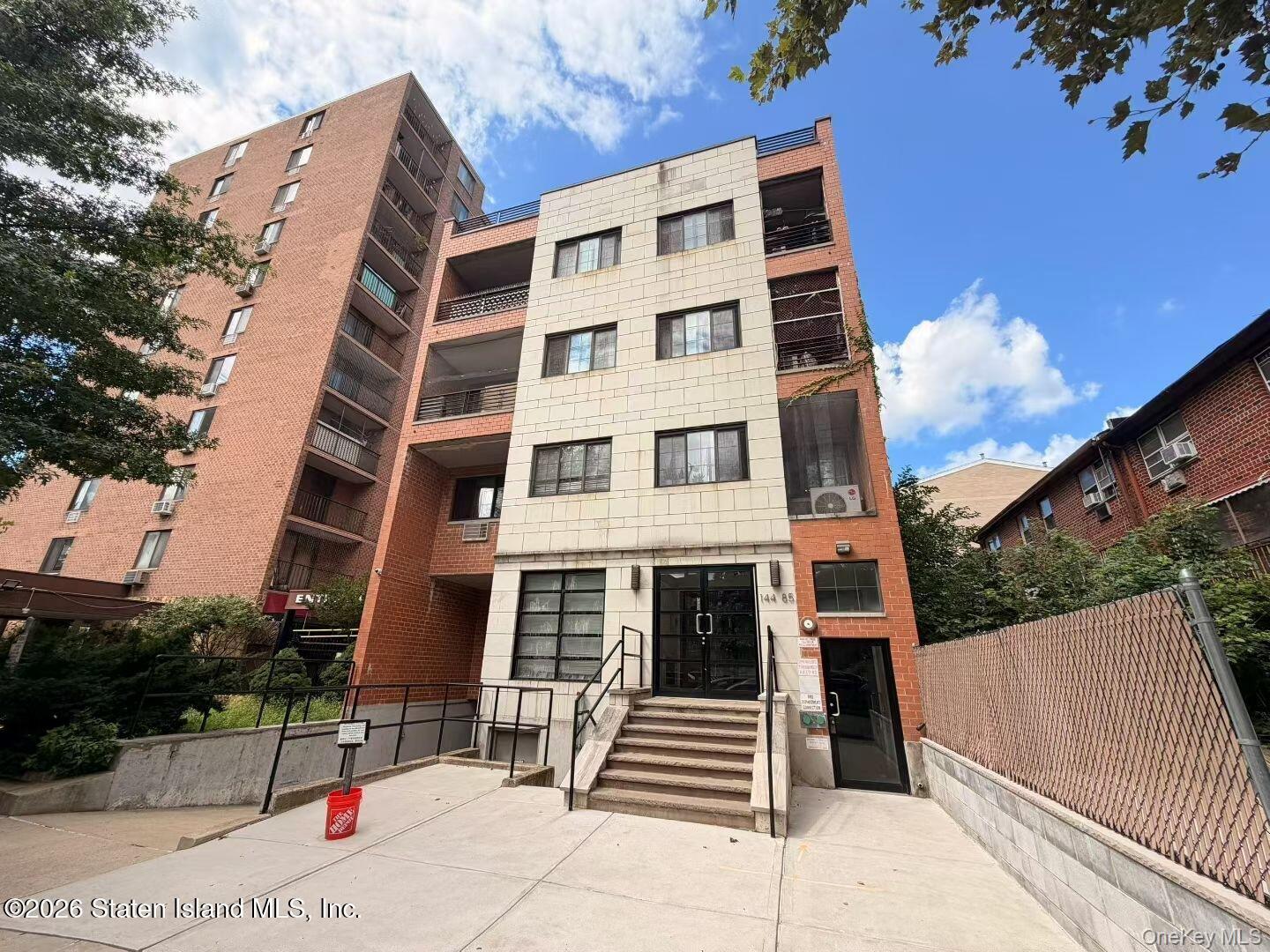 144-85 Roosevelt Avenue 3E — photo