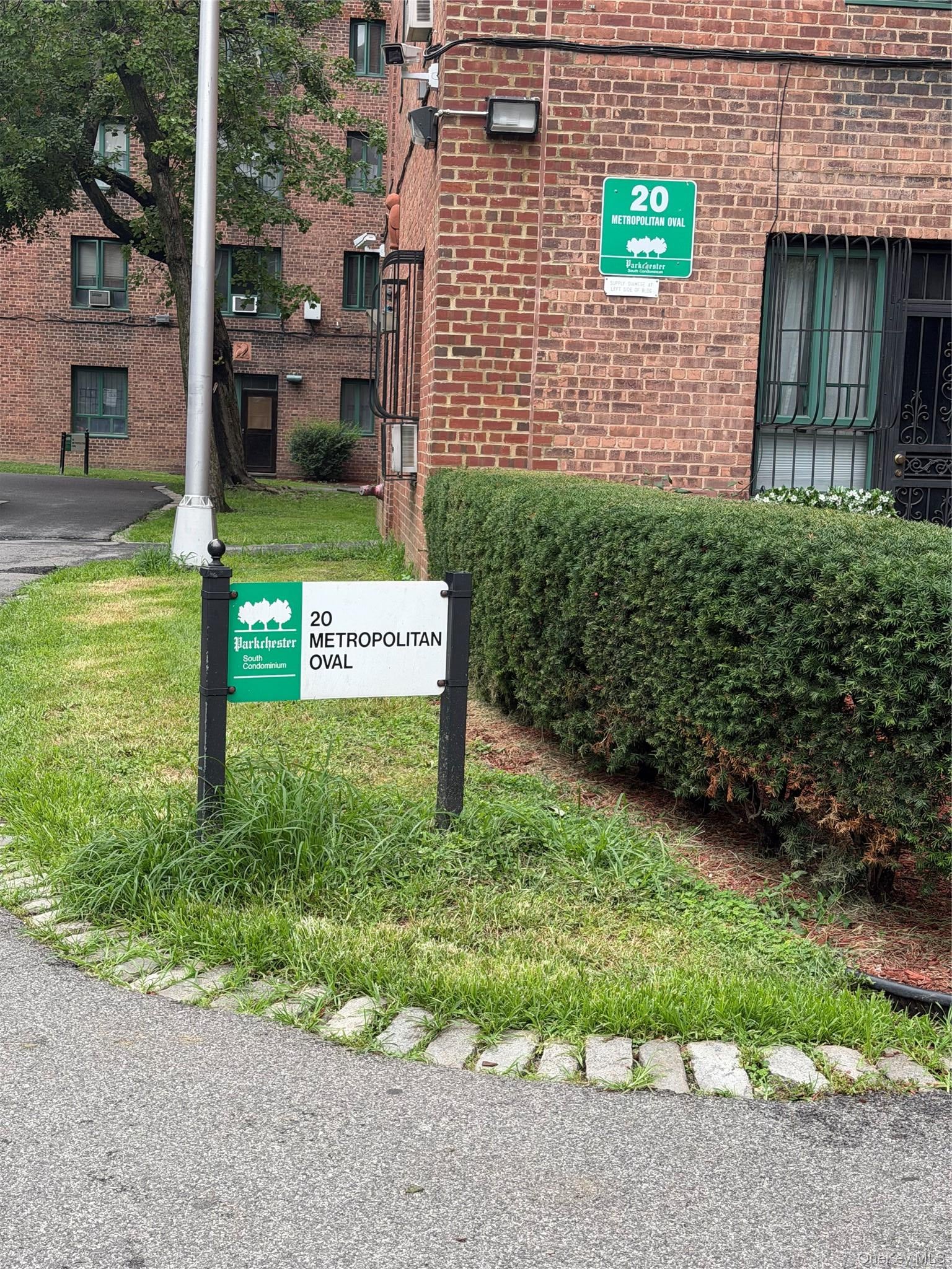 20 Metropolitan Oval 5E — photo