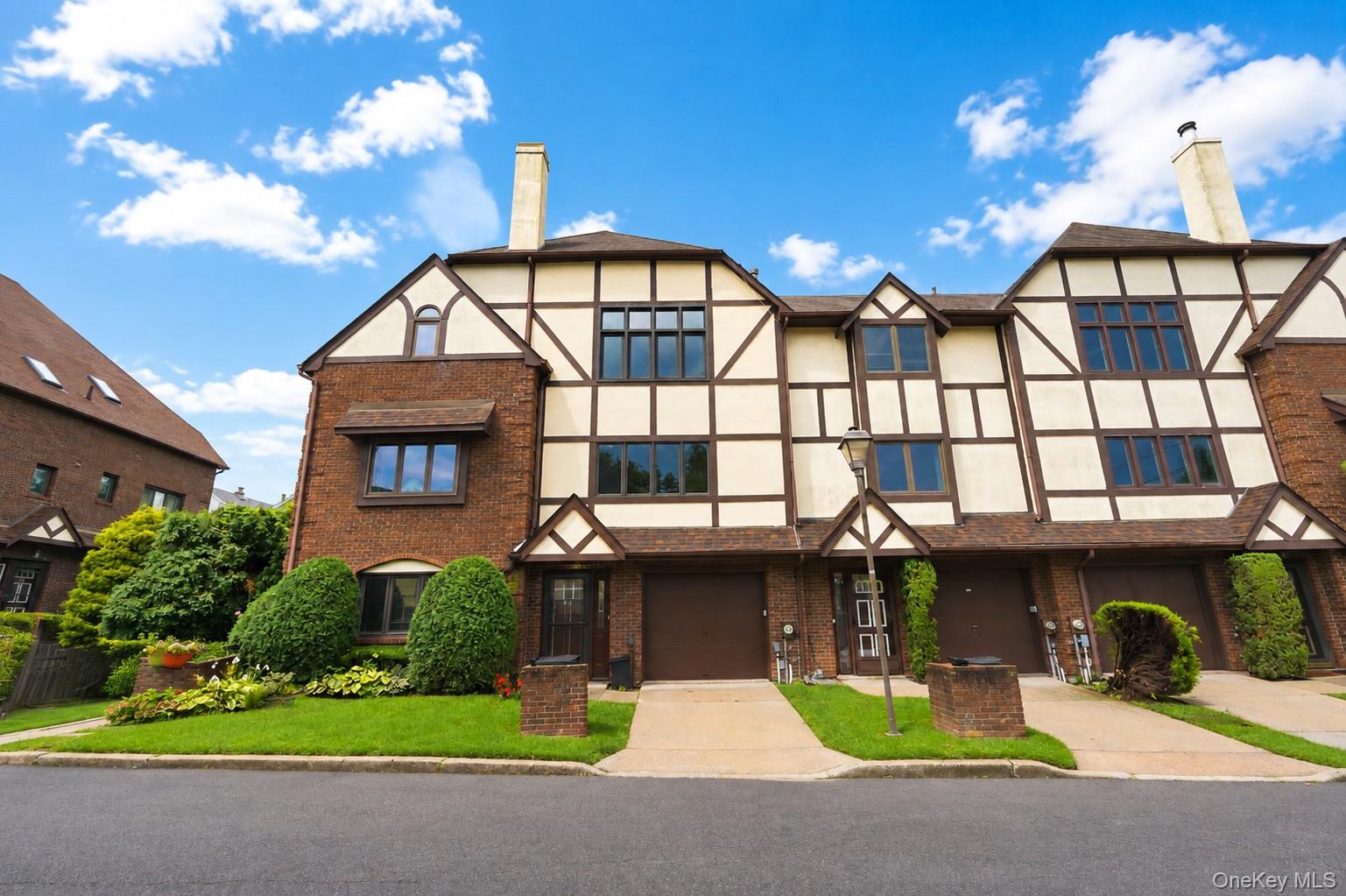 16 Fox Hunt Court — photo