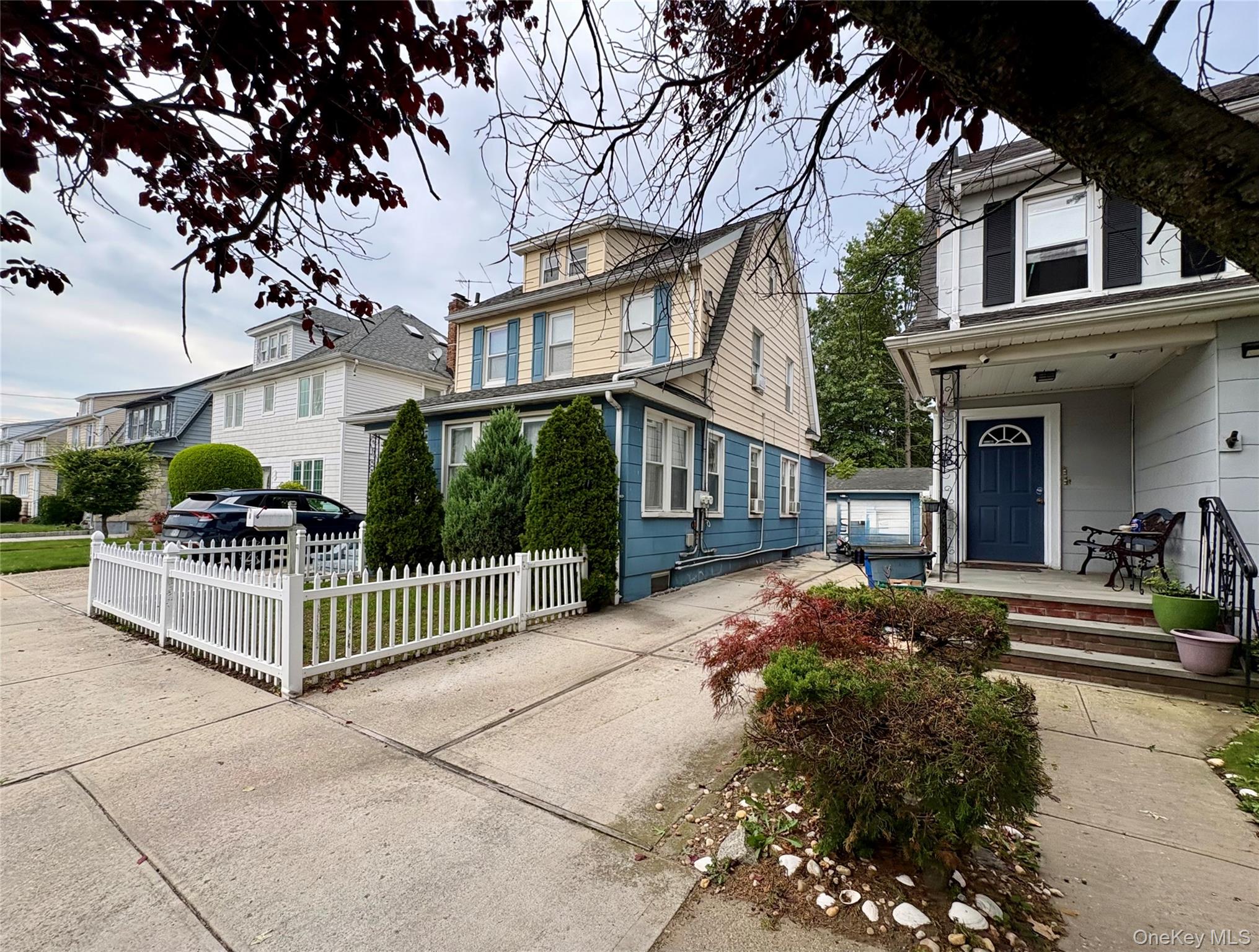 Home in Lynbrook, NY 11563 — photo 2