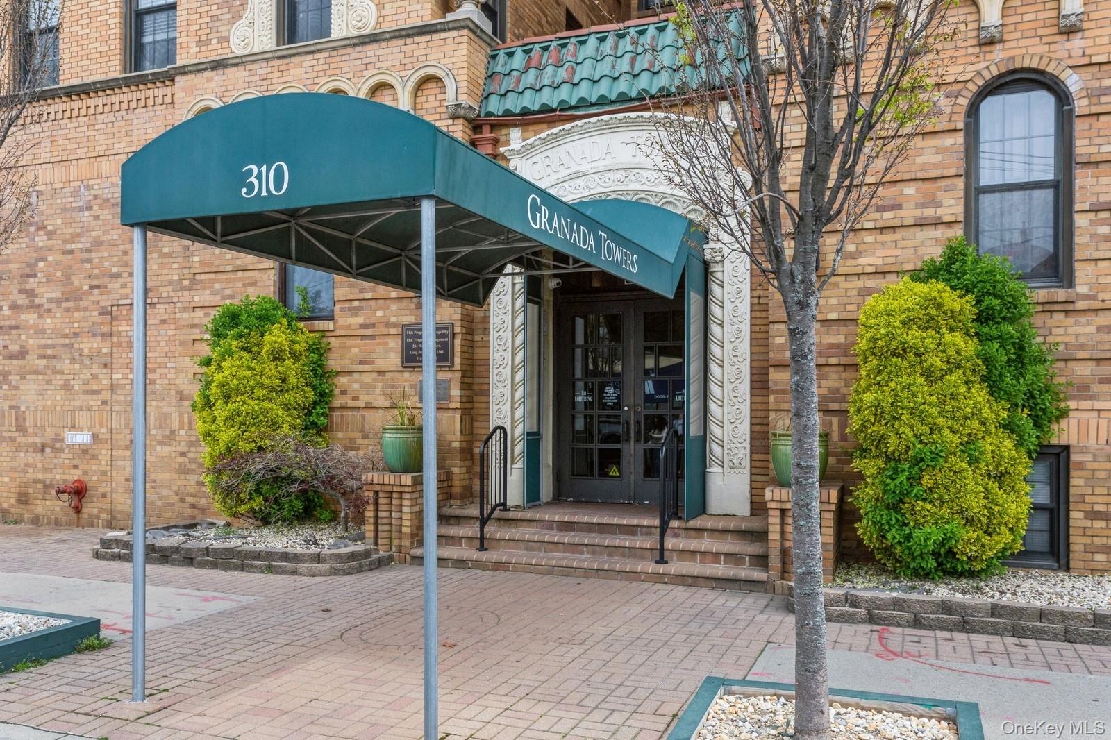 310 Riverside Boulevard 3G — photo