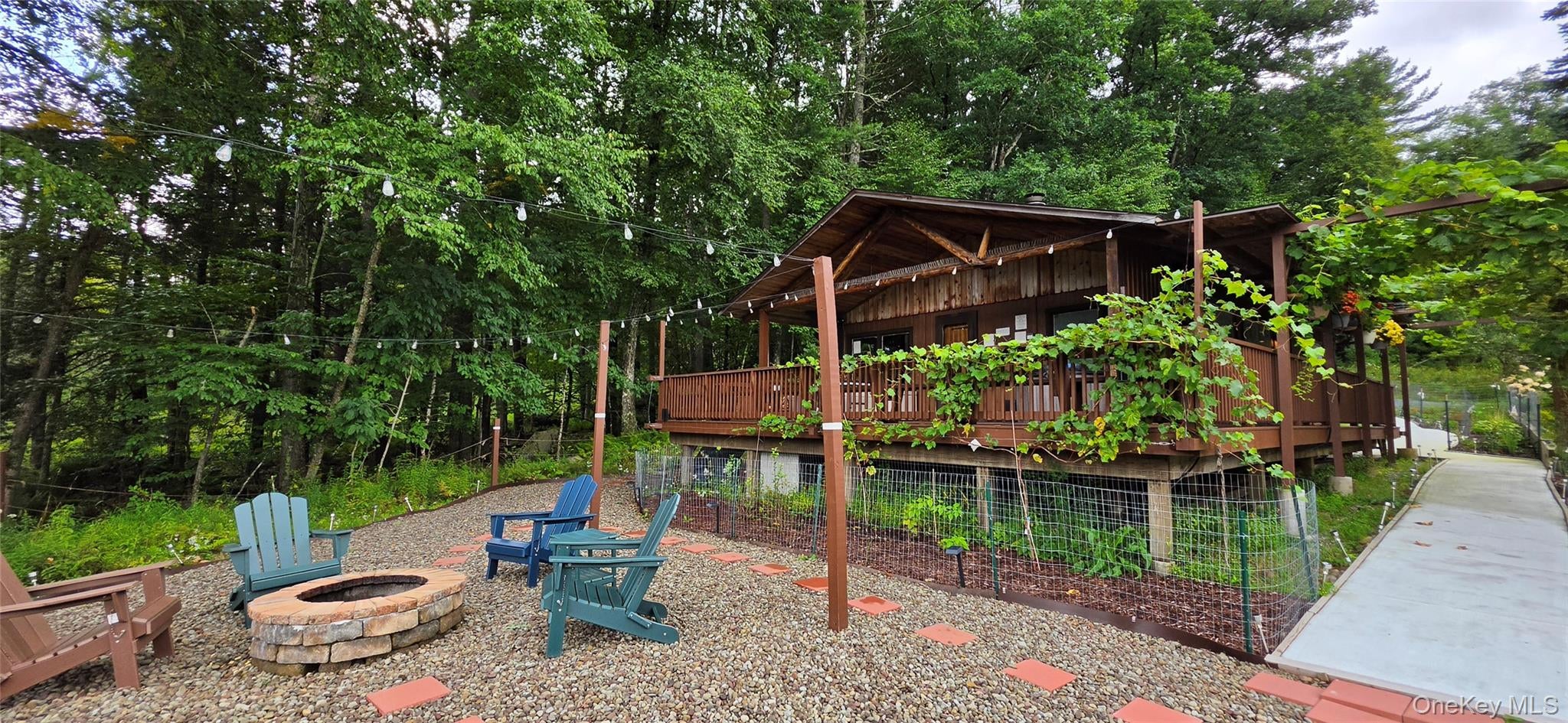 586 Lake Shore Lane — photo