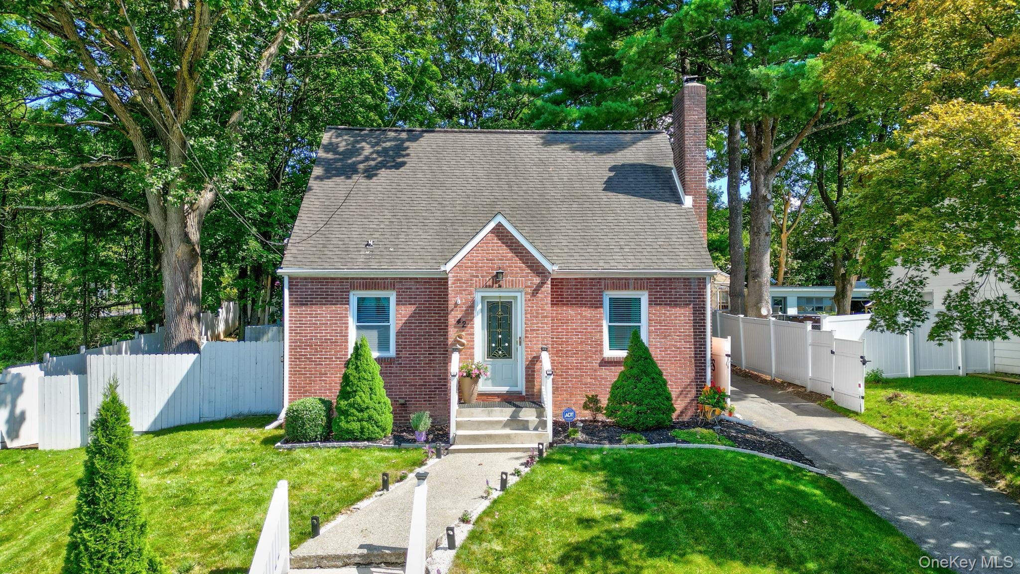 42 Streit Avenue — photo