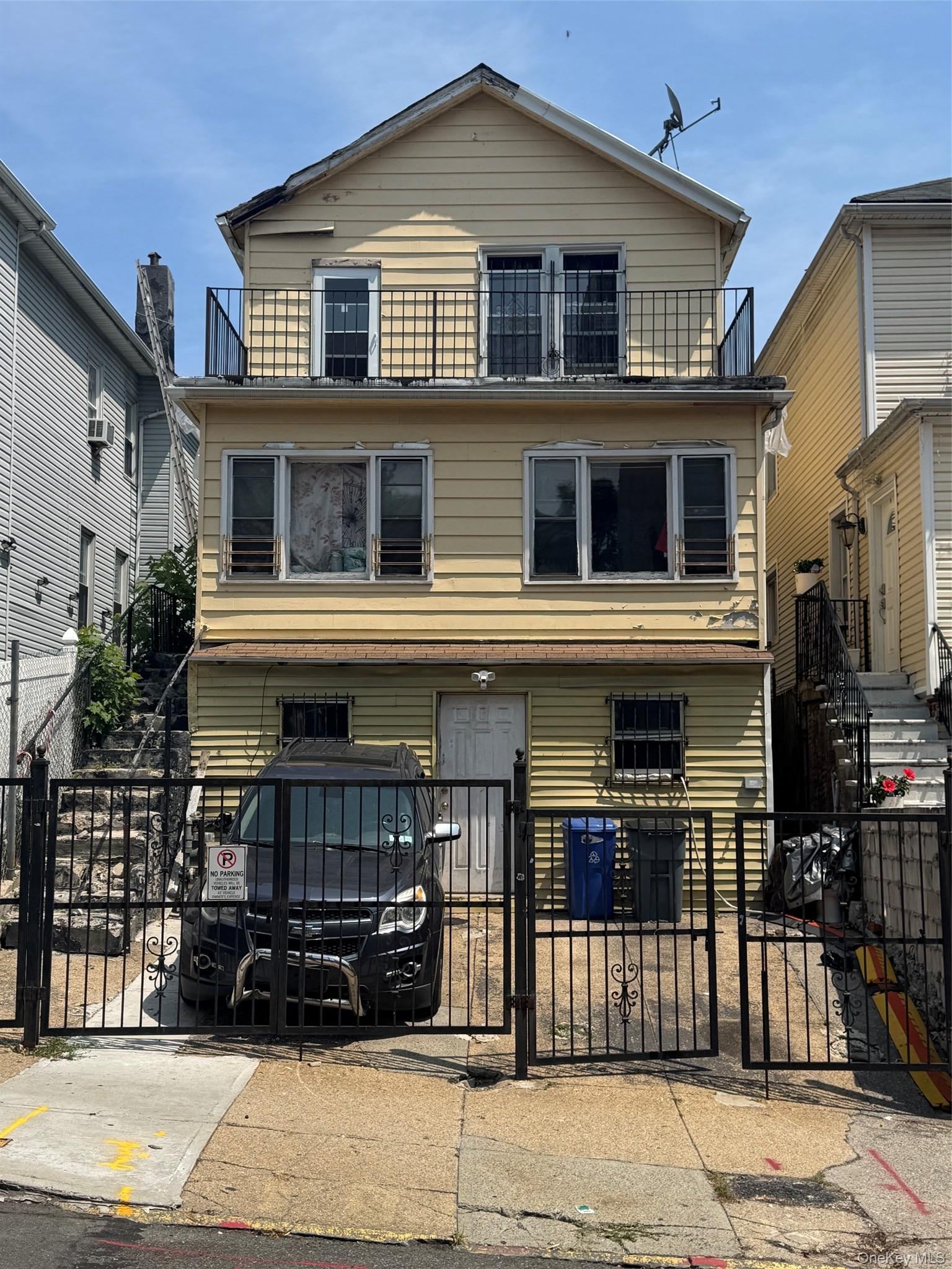 1914 Hennessy Place — photo
