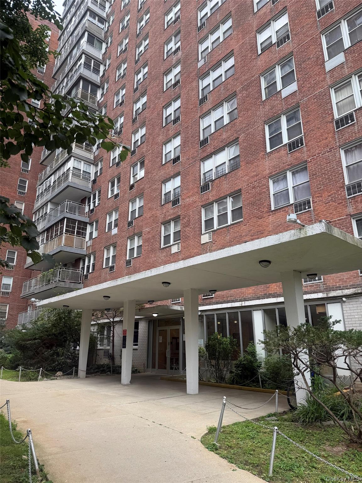 138-10 Franklin Avenue 6K — photo