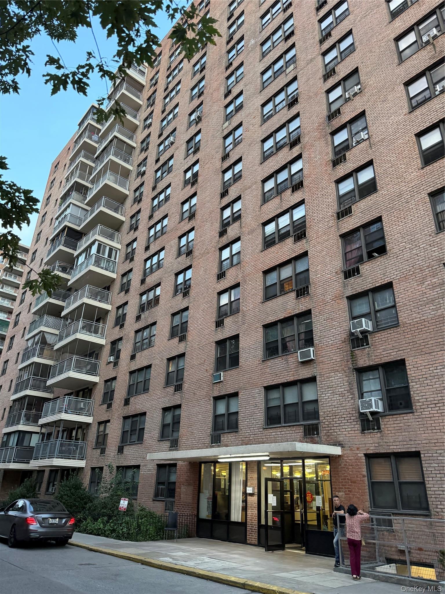 42-55 Colden Street 6S — photo