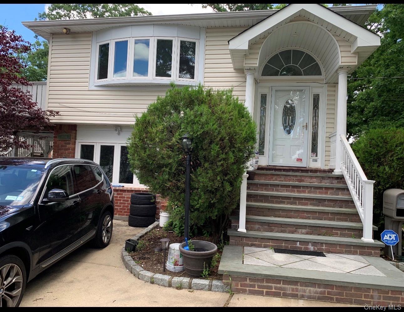 1093 Round Swamp Road — photo