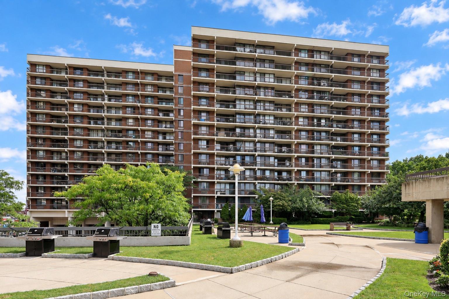 150-38 Union Turnpike 8D — photo