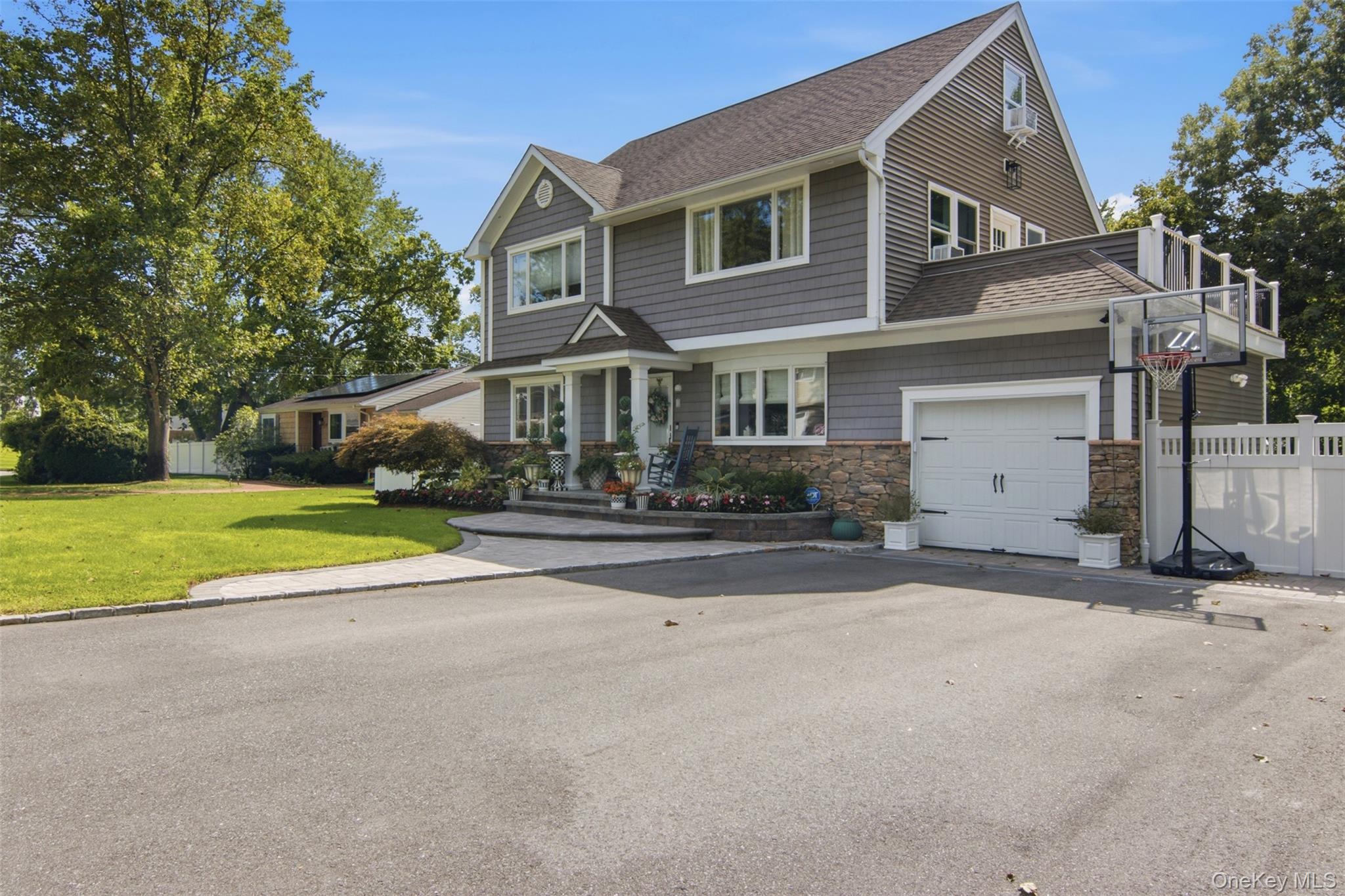 8 Glen Way — photo