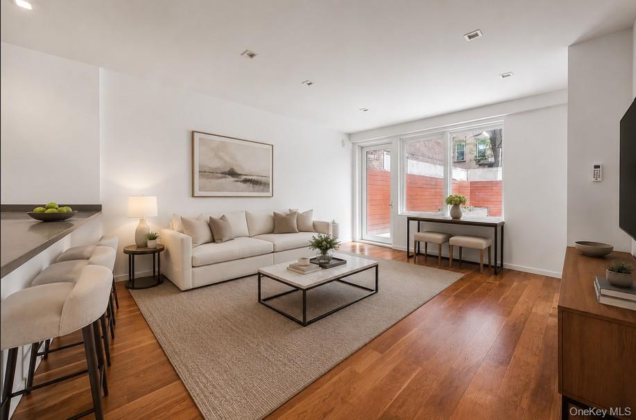 311 Hart Street 1B — photo