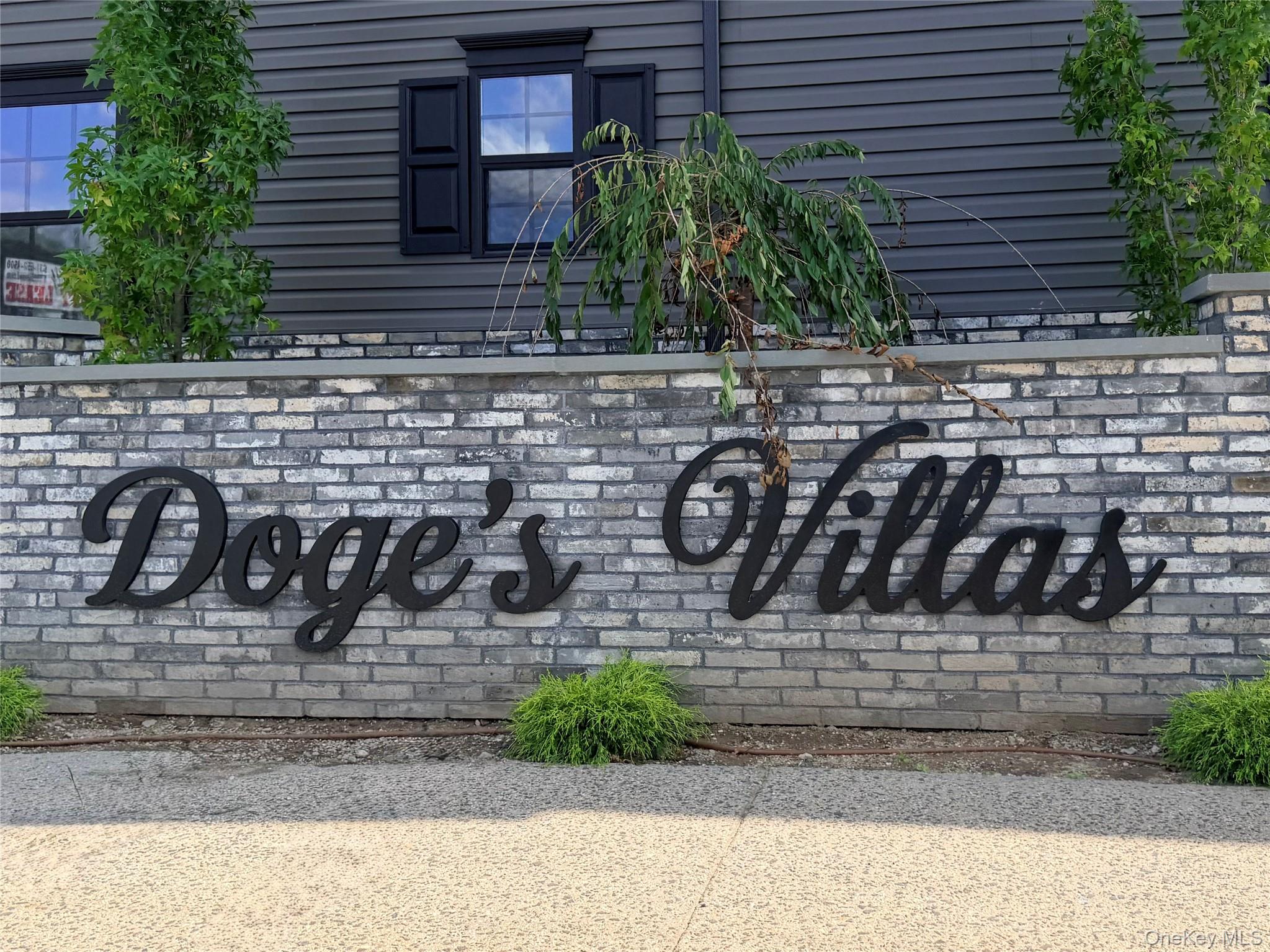 1220 Doges Prom 1B — photo