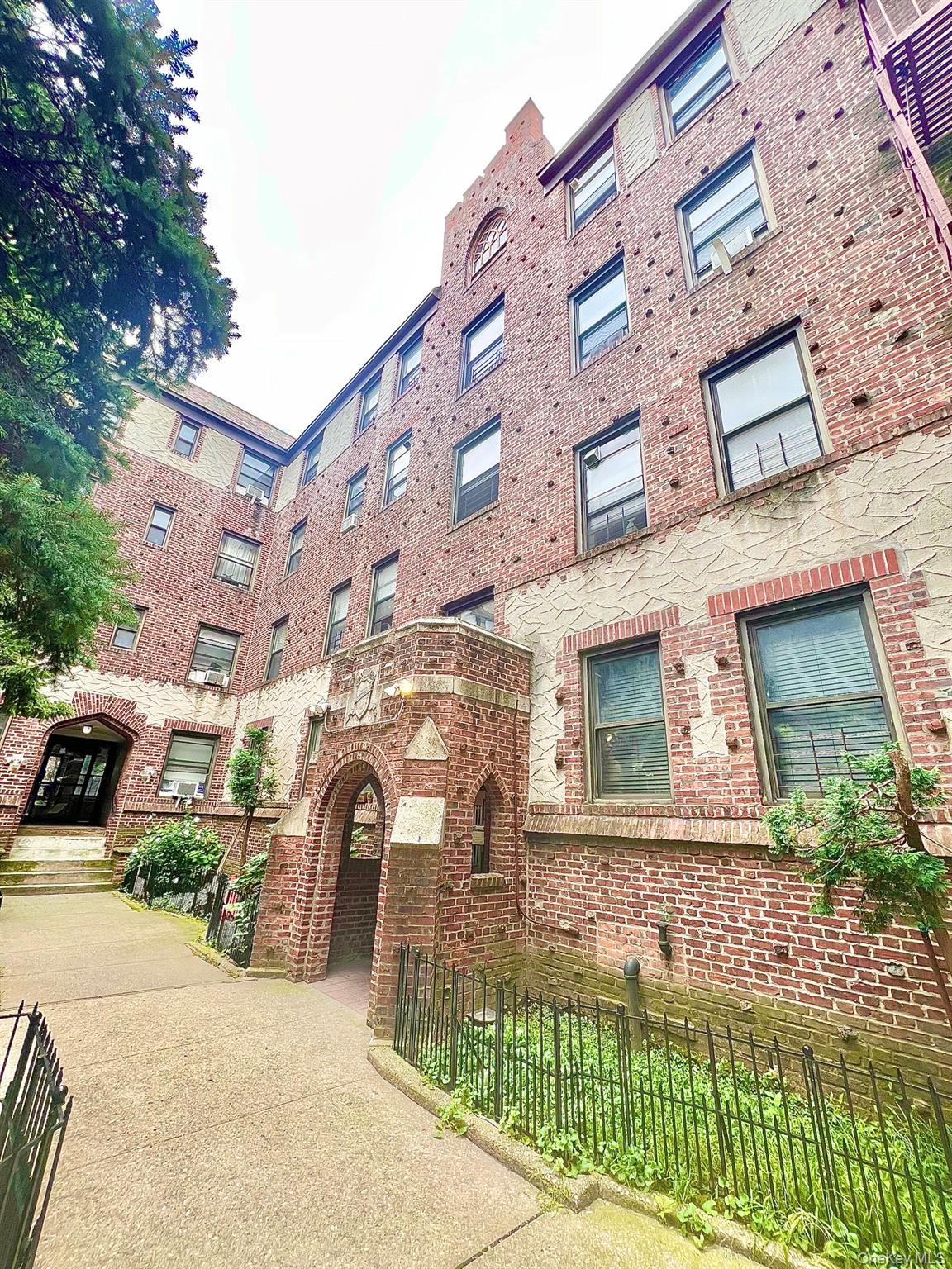 61-40 Saunders St a12 — photo