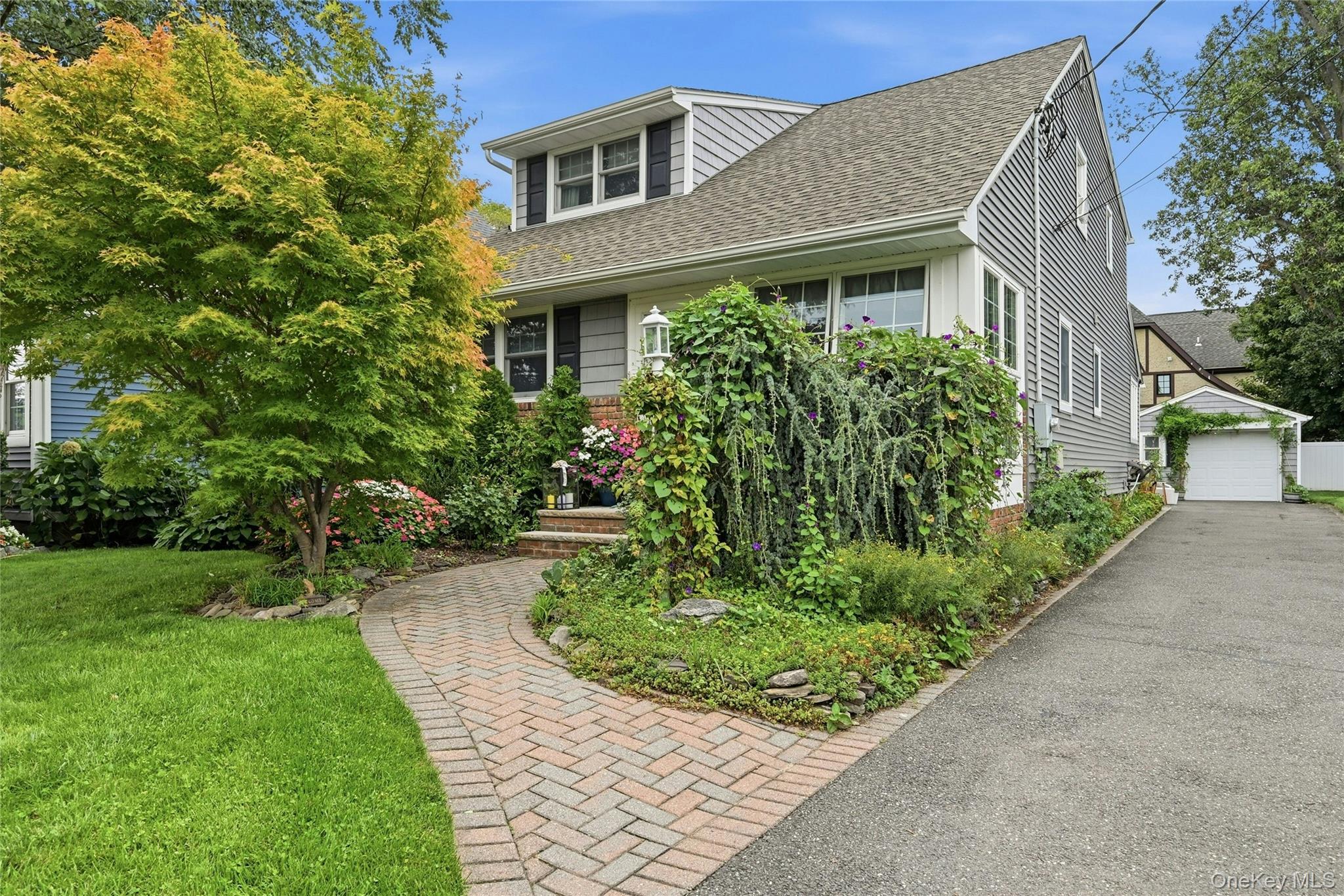 35 Reid Avenue — photo