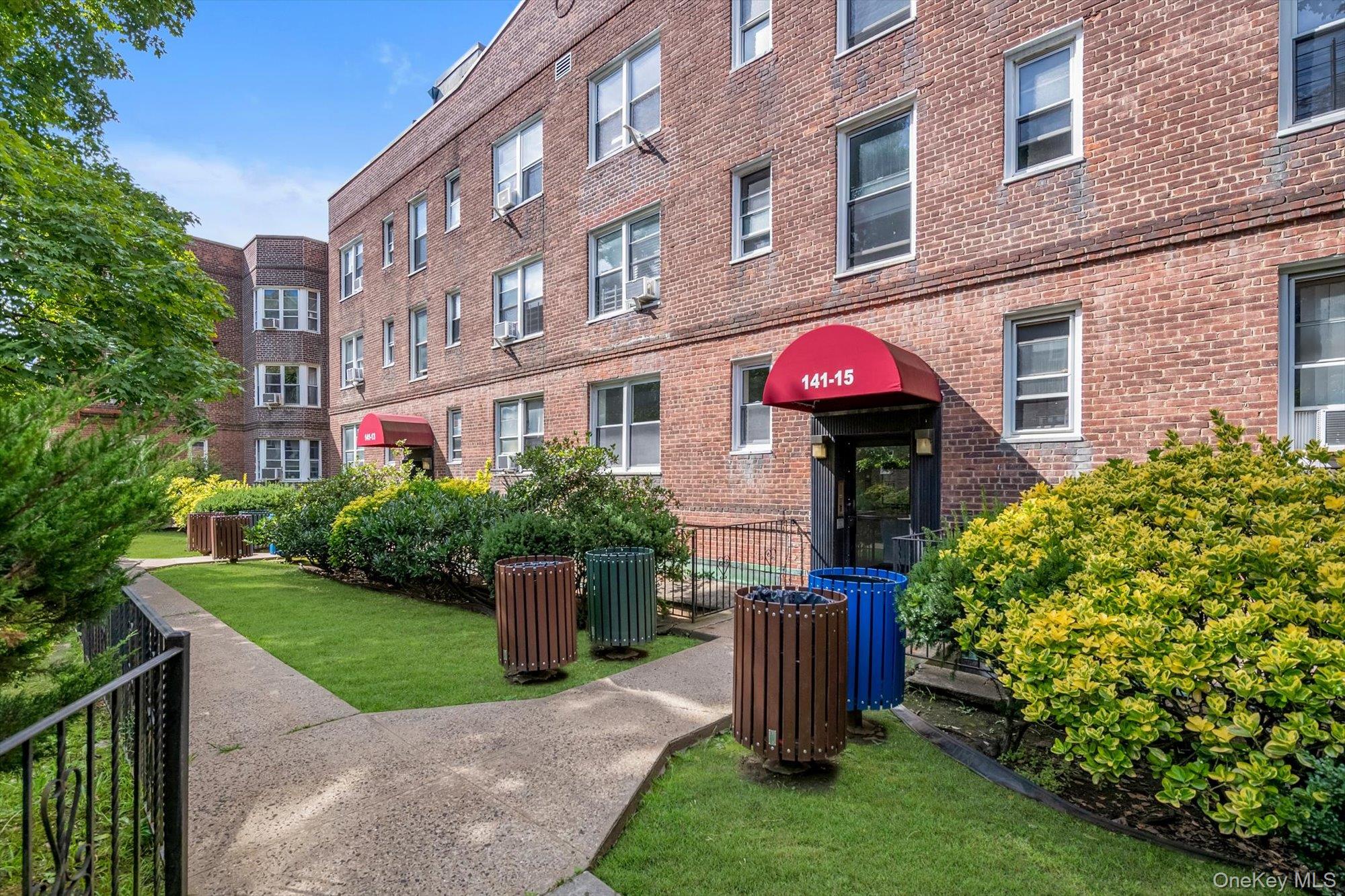 141-15 Union Turnpike 1-O — photo