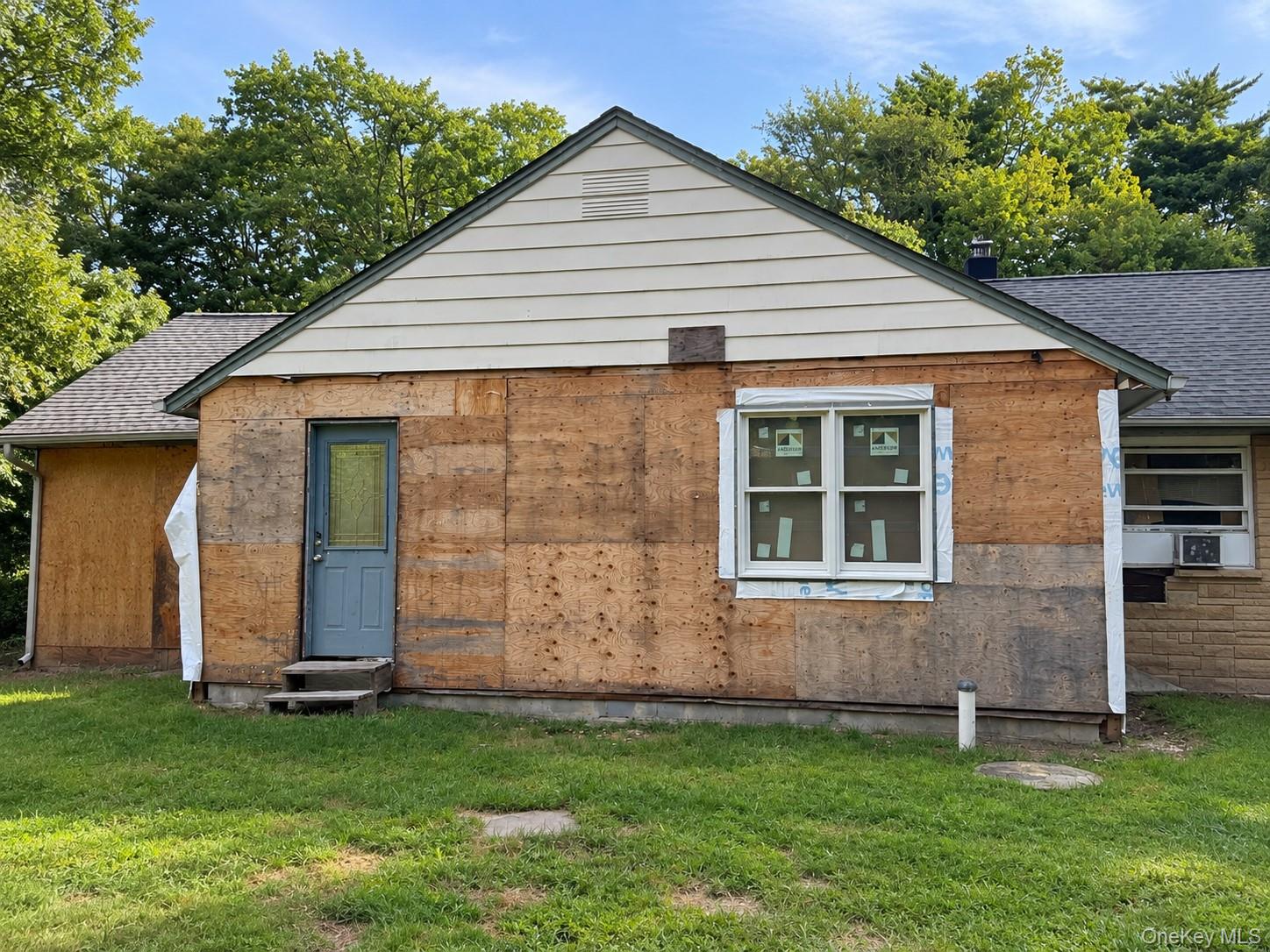 715 E Hampton Sag Harbor Turnpike — photo