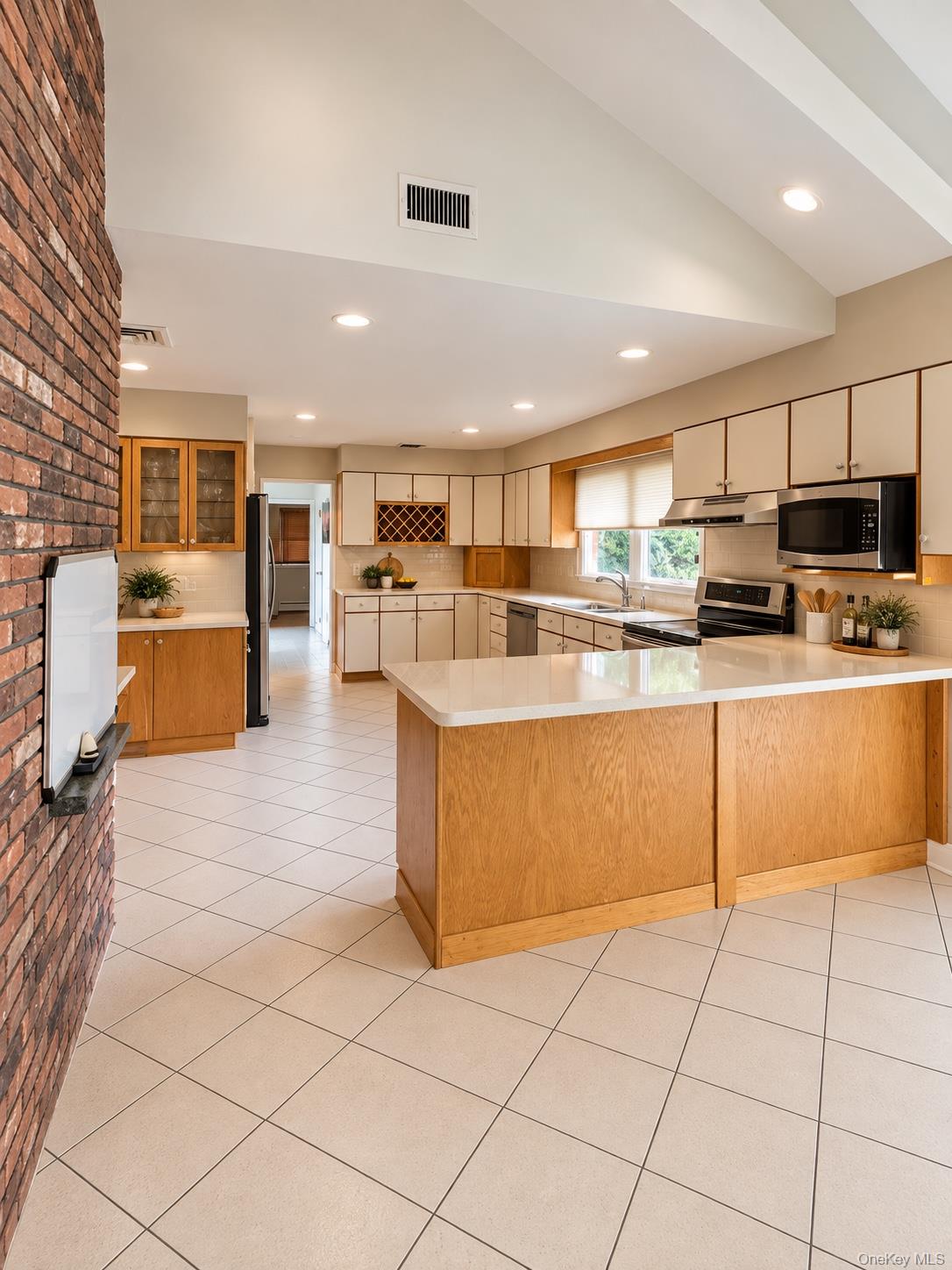 Home in Dix Hills, NY 11746 — photo 2