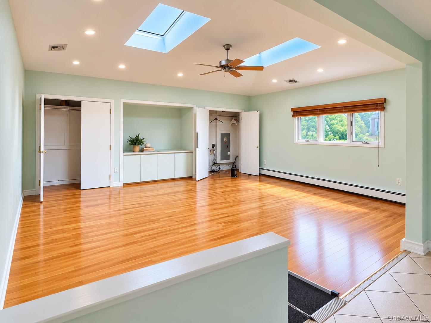 Home in Dix Hills, NY 11746 — photo 3
