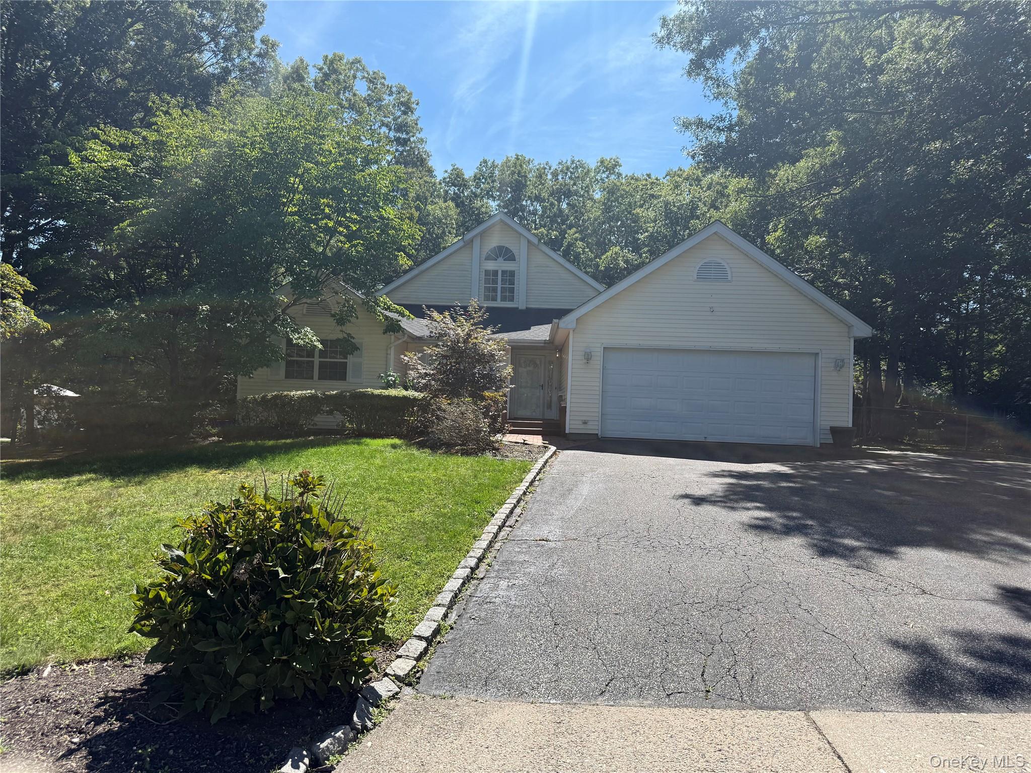 4 Thunderbird Court — photo
