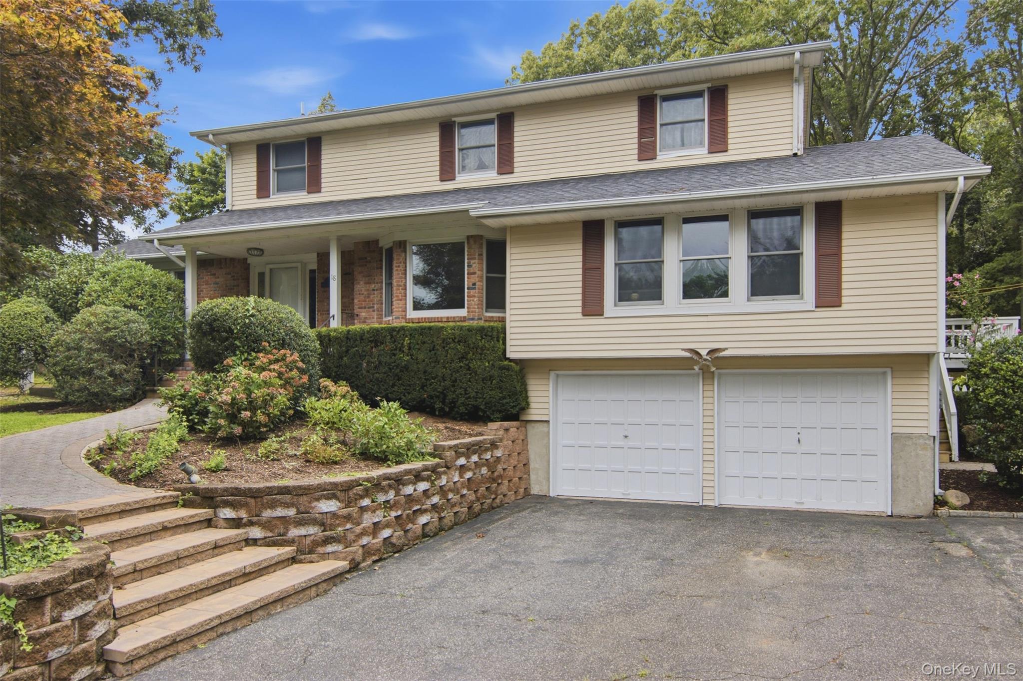 18 White Deer Court — photo