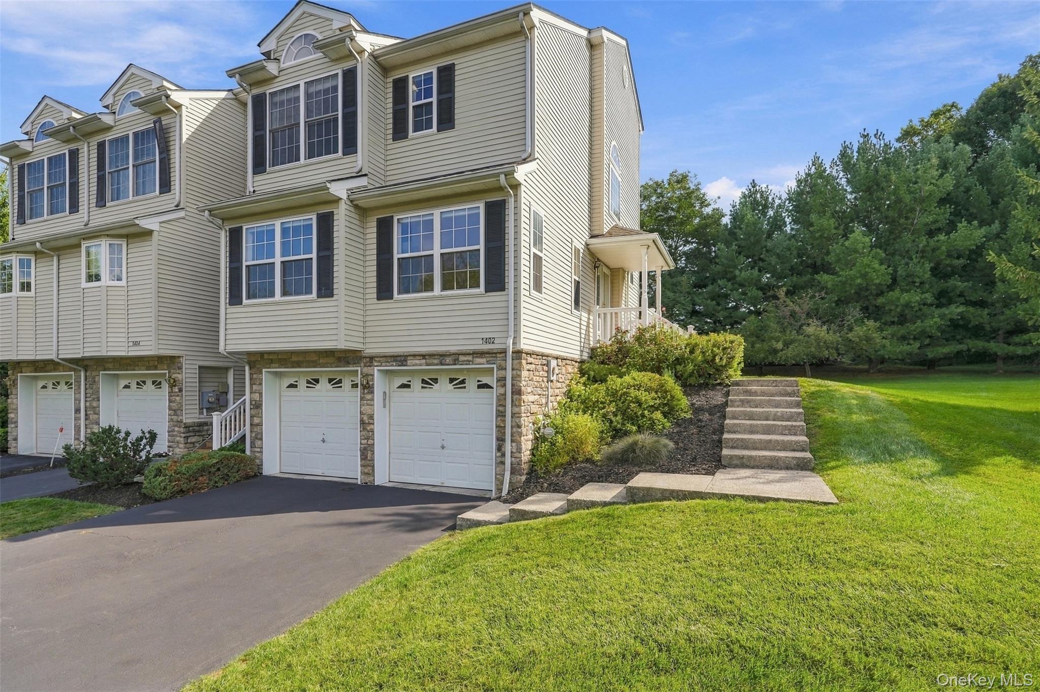 1402 Pondview Loop — photo
