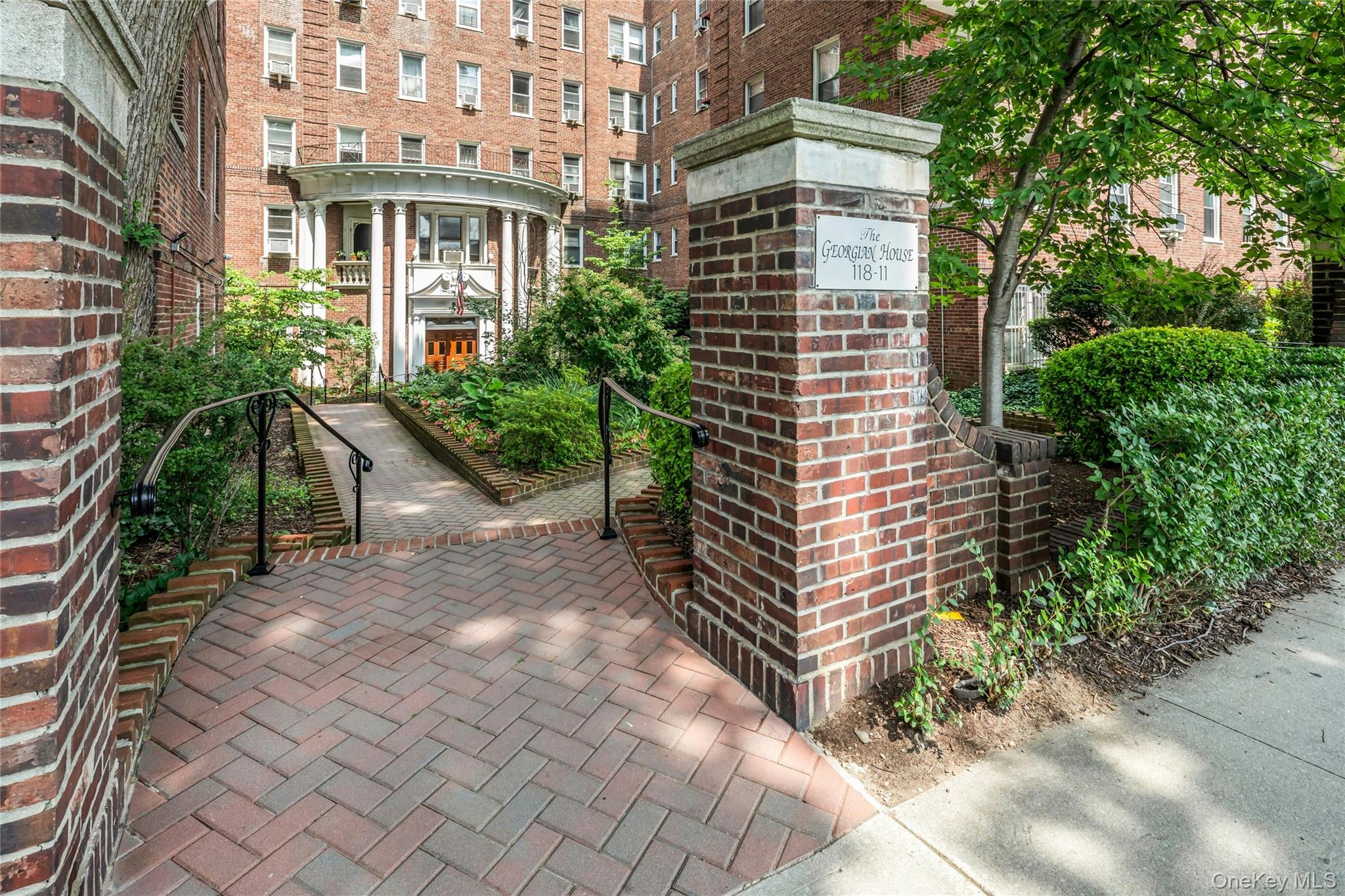 118-11 84 Avenue 406 — photo