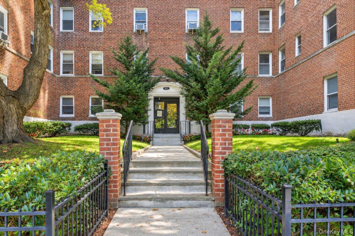 811 Bronx River Road 3H — photo