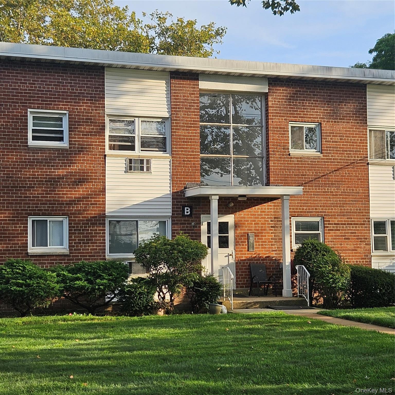 125 Hempstead Gardens Drive B1D — photo