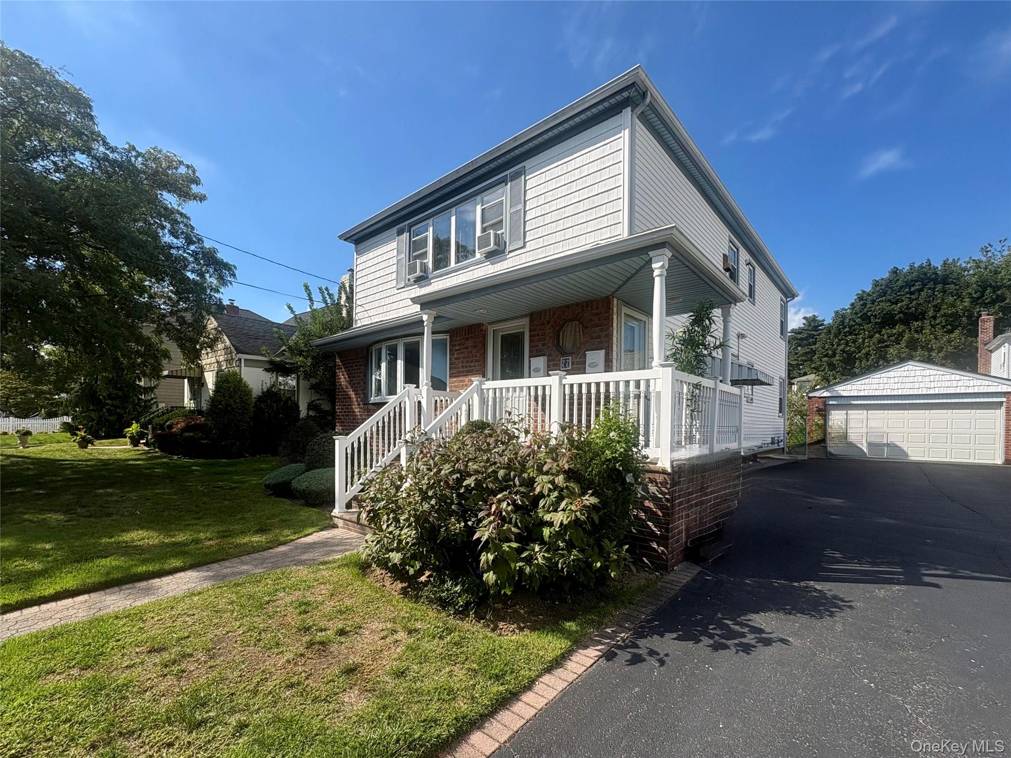 Home in Lynbrook, NY 11563 — photo 2