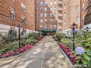 247 Parkview Avenue 6P — photo
