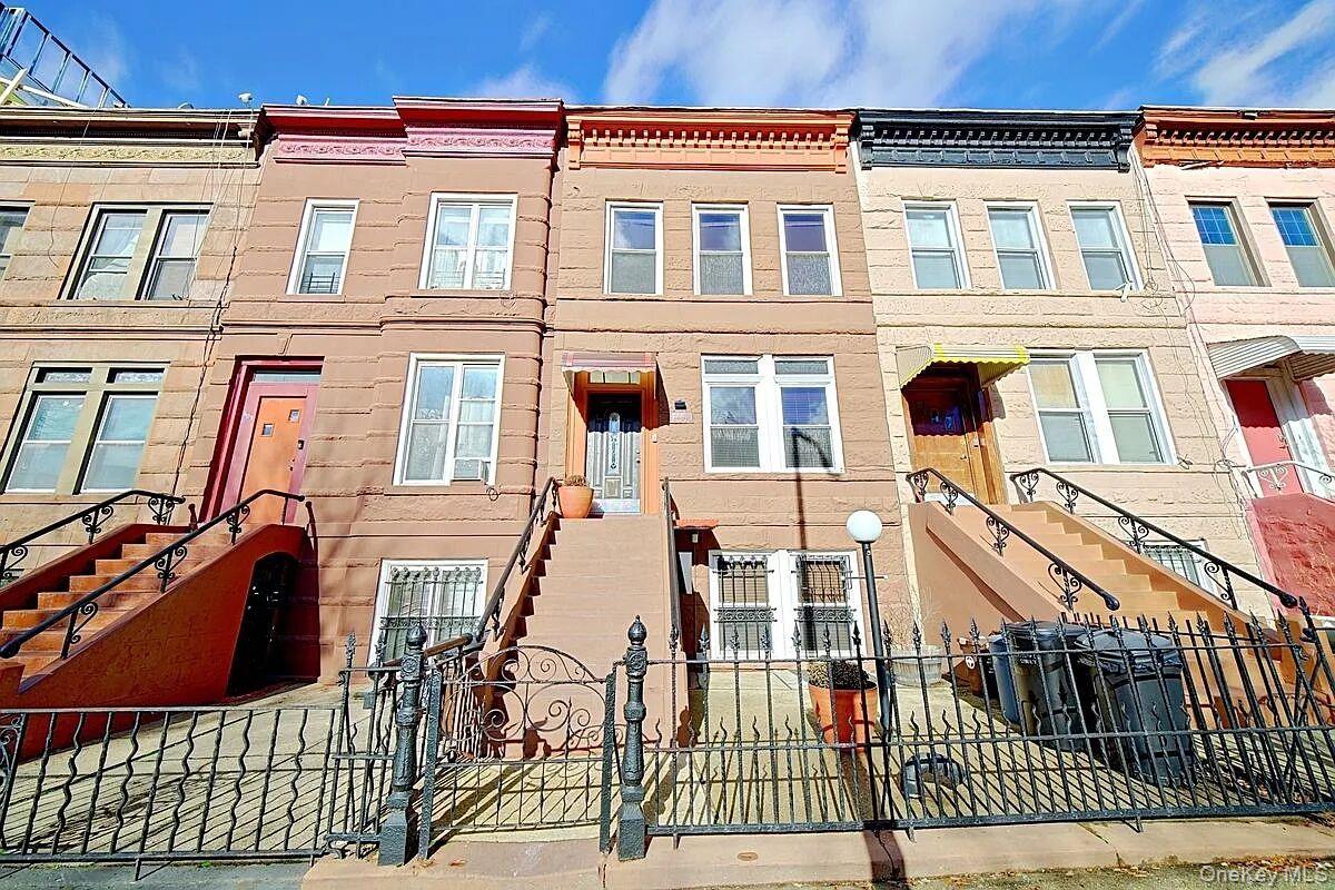 611 Bainbridge — photo